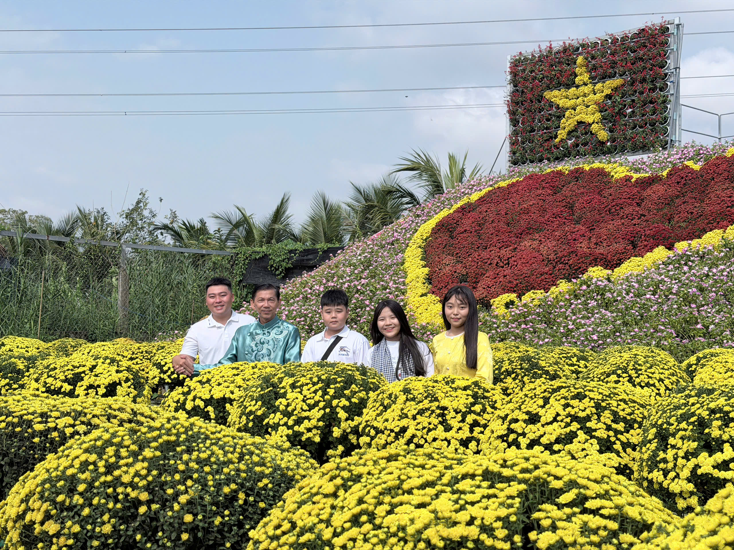 Thủ phủ hoa lớn nhất miền Tây hút khách dịp cận Tết