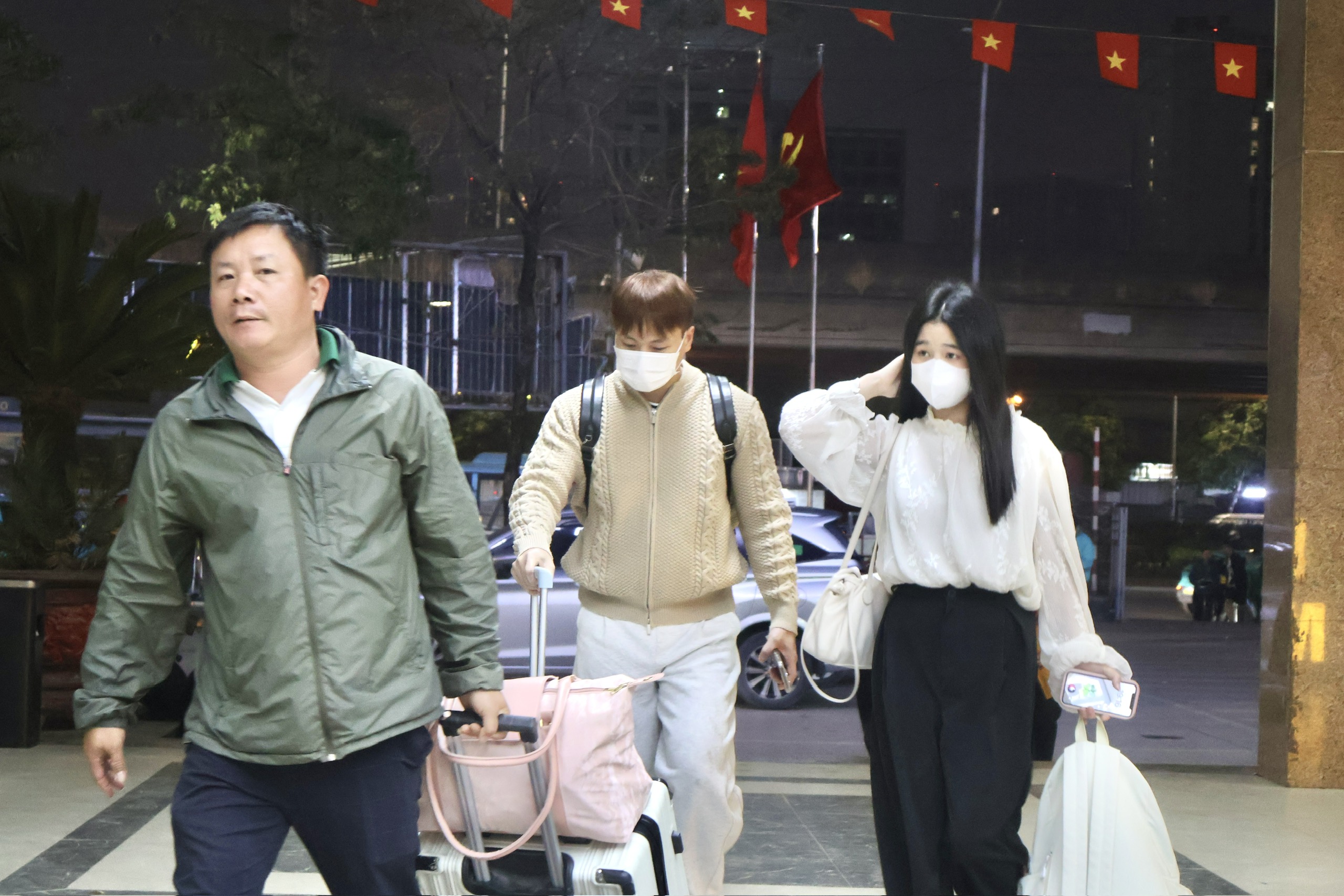 Bến xe Mỹ Đình nhộn nhịp trước kỳ nghỉ tết Nguyên đán