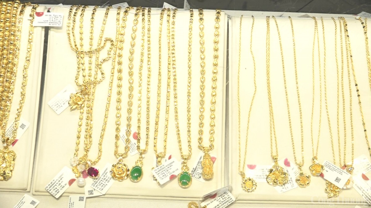 Giá vàng hôm nay 16/02/2026: ‘Giằng co’ ở ngưỡng 5.000 USD