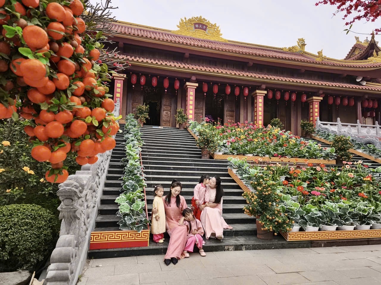 Du xuân về chùa Bầu, tìm sự an yên đầu năm