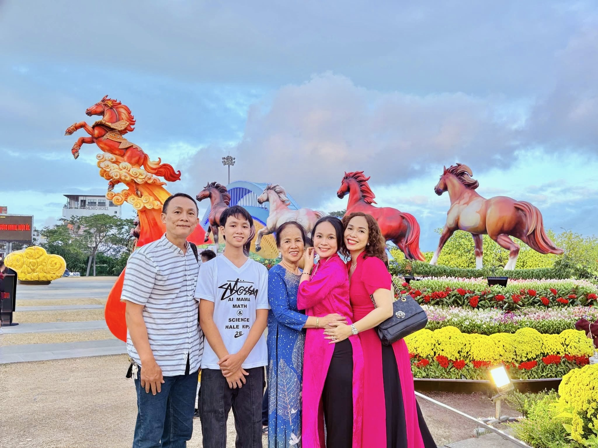 Gia Lai: Cụm linh vật gây 'sốt', hút khách tham quan