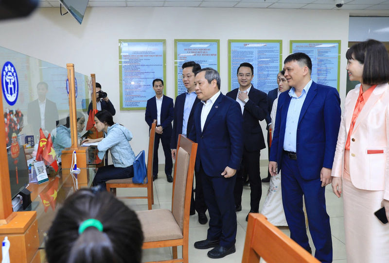 Chủ tịch UBND TP. Hà Nội kiểm tra công vụ ngày làm việc đầu năm mới 