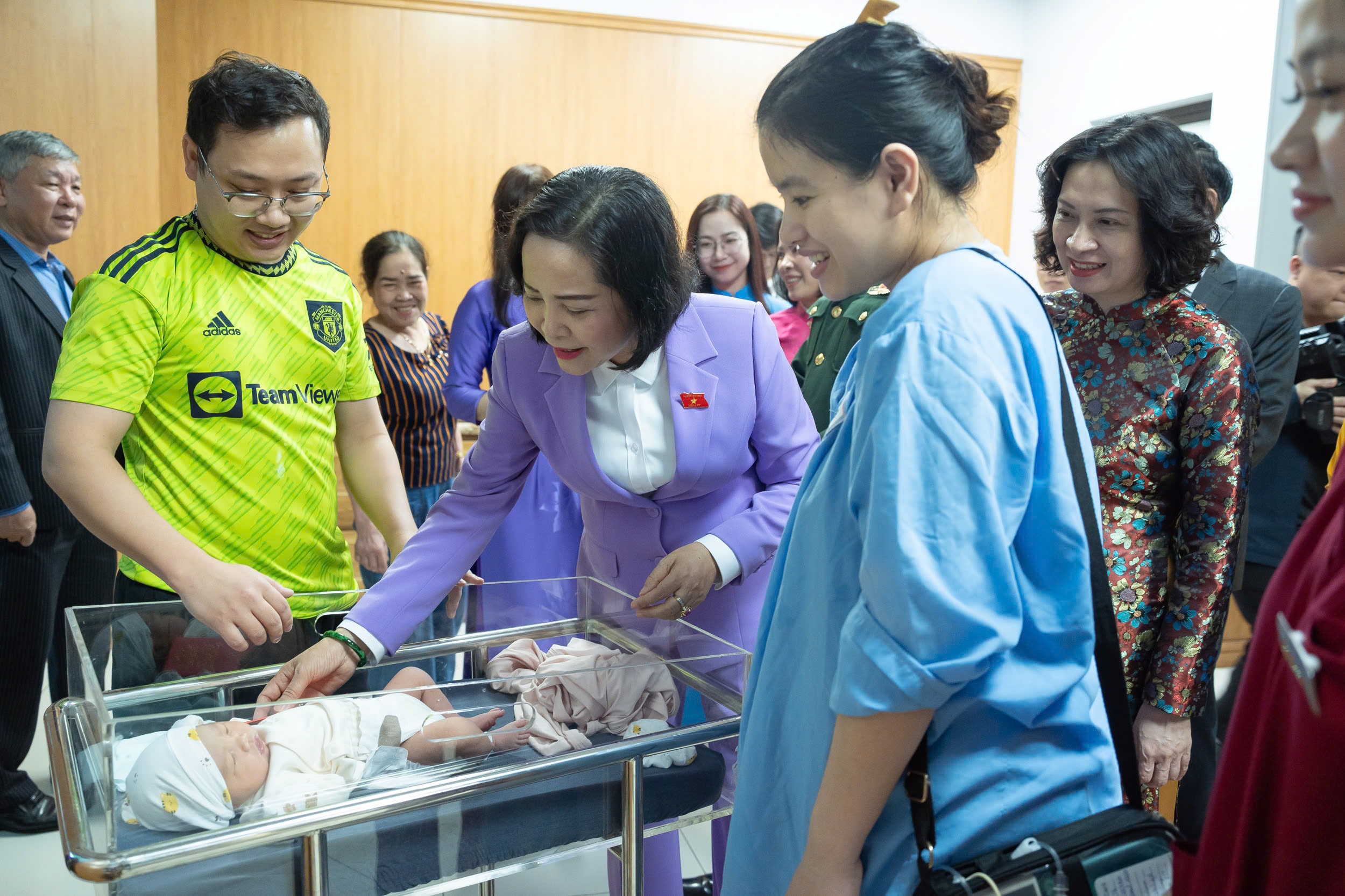 Tạo điều kiện thuận lợi hơn để cán bộ y tế yên tâm công tác, cống hiến