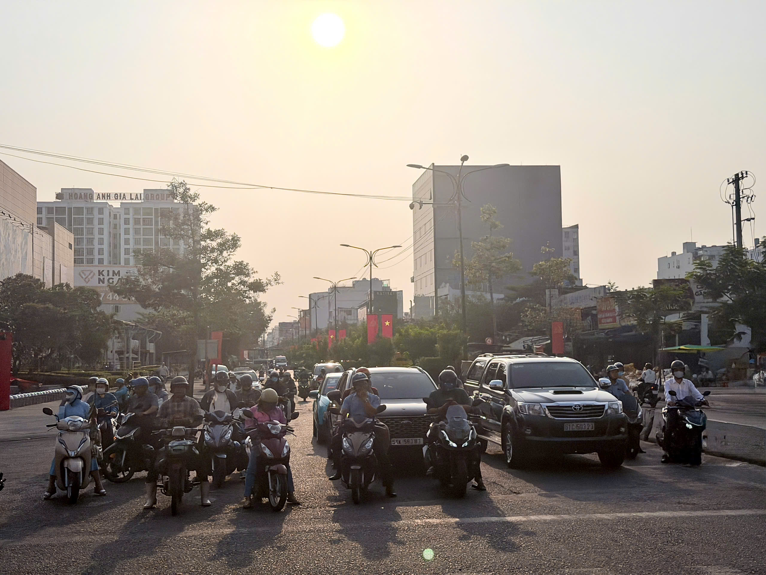 Dự báo thời tiết TP. Hồ Chí Minh ngày 26/2: Mưa rào và dông rải rác