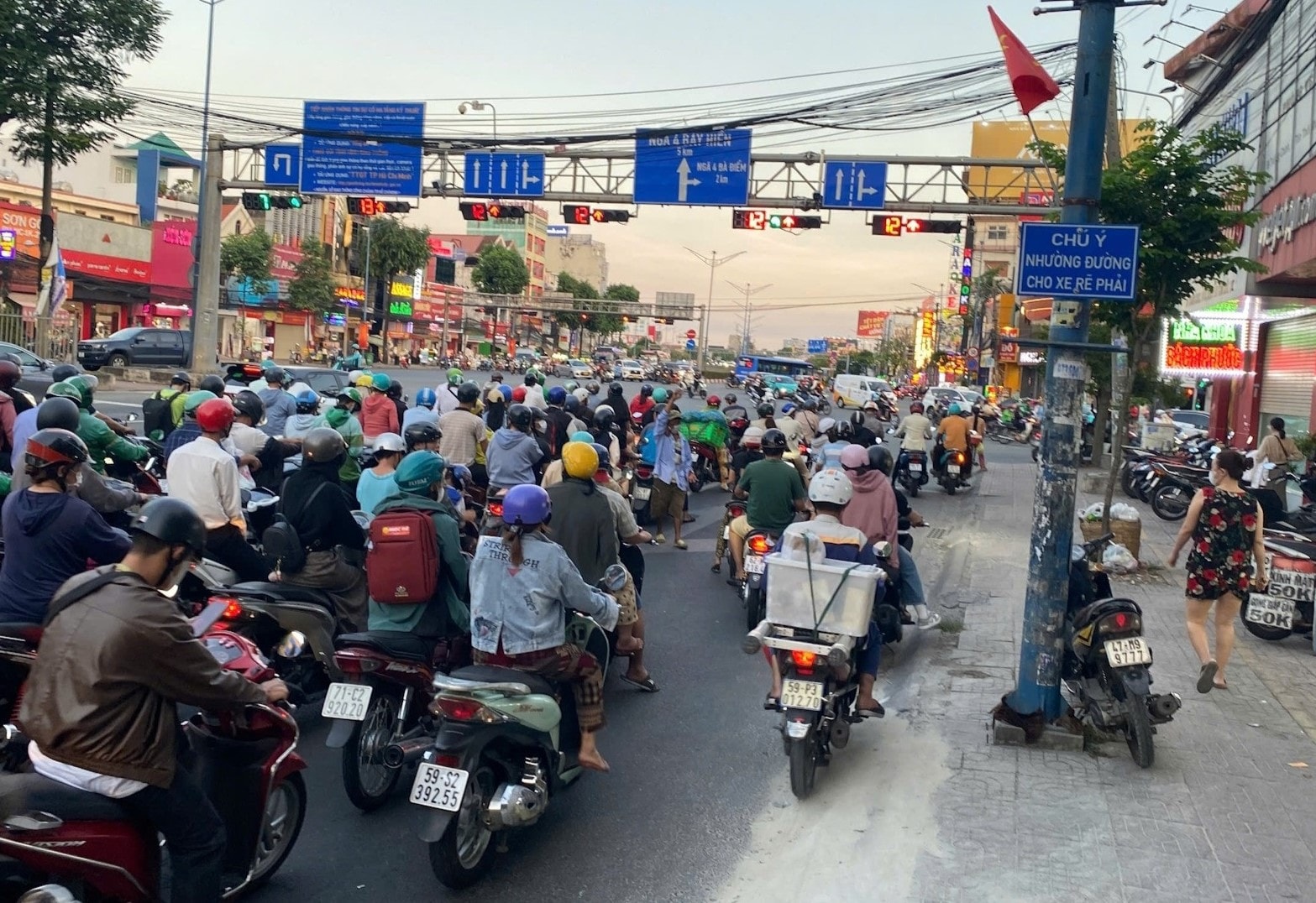 Dự báo thời tiết TP. Hồ Chí Minh ngày 27/2: Có mưa dông rải rác