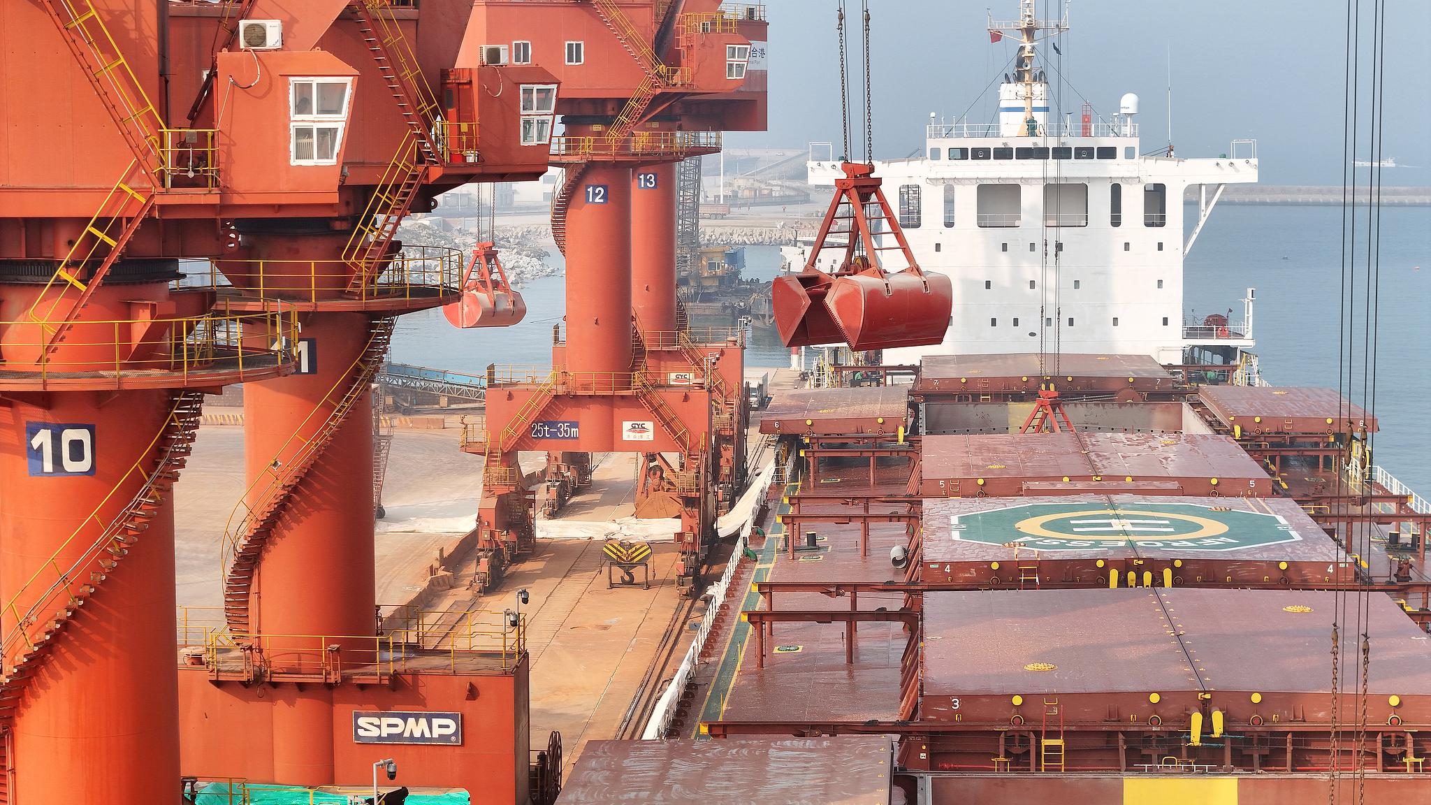 Trung Quốc tạm dừng áp thuế đối với một số hàng hóa từ Canada