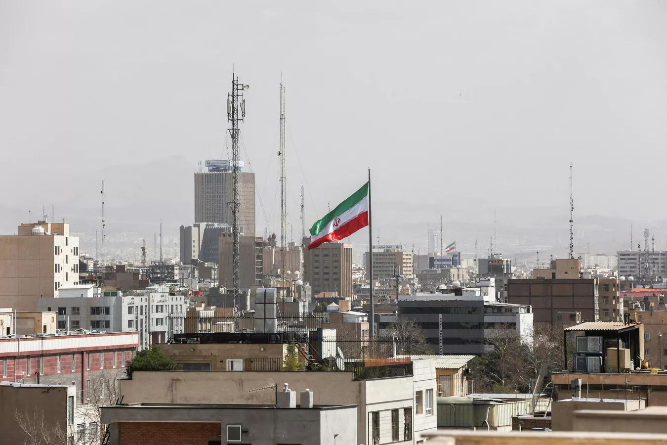 Eo biển Hormuz chao đảo, Iran tuyên bố sẵn sàng mọi kịch bản