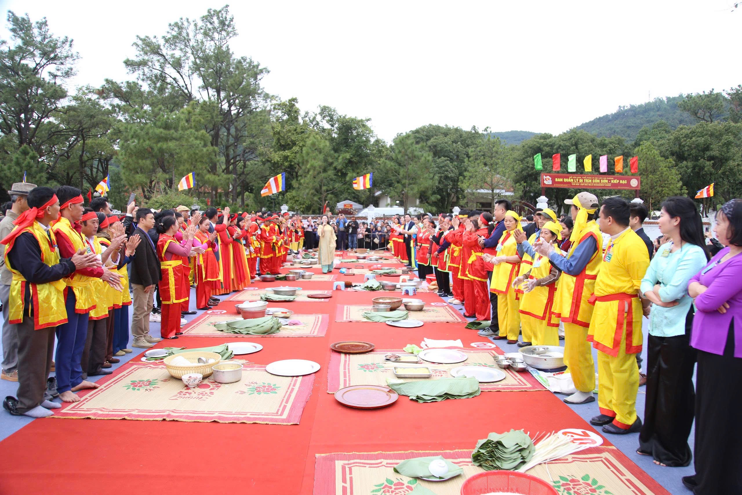 Hải Phòng sôi nổi Hội thi bánh chưng, bánh giầy tại Côn Sơn, Kiếp Bạc 