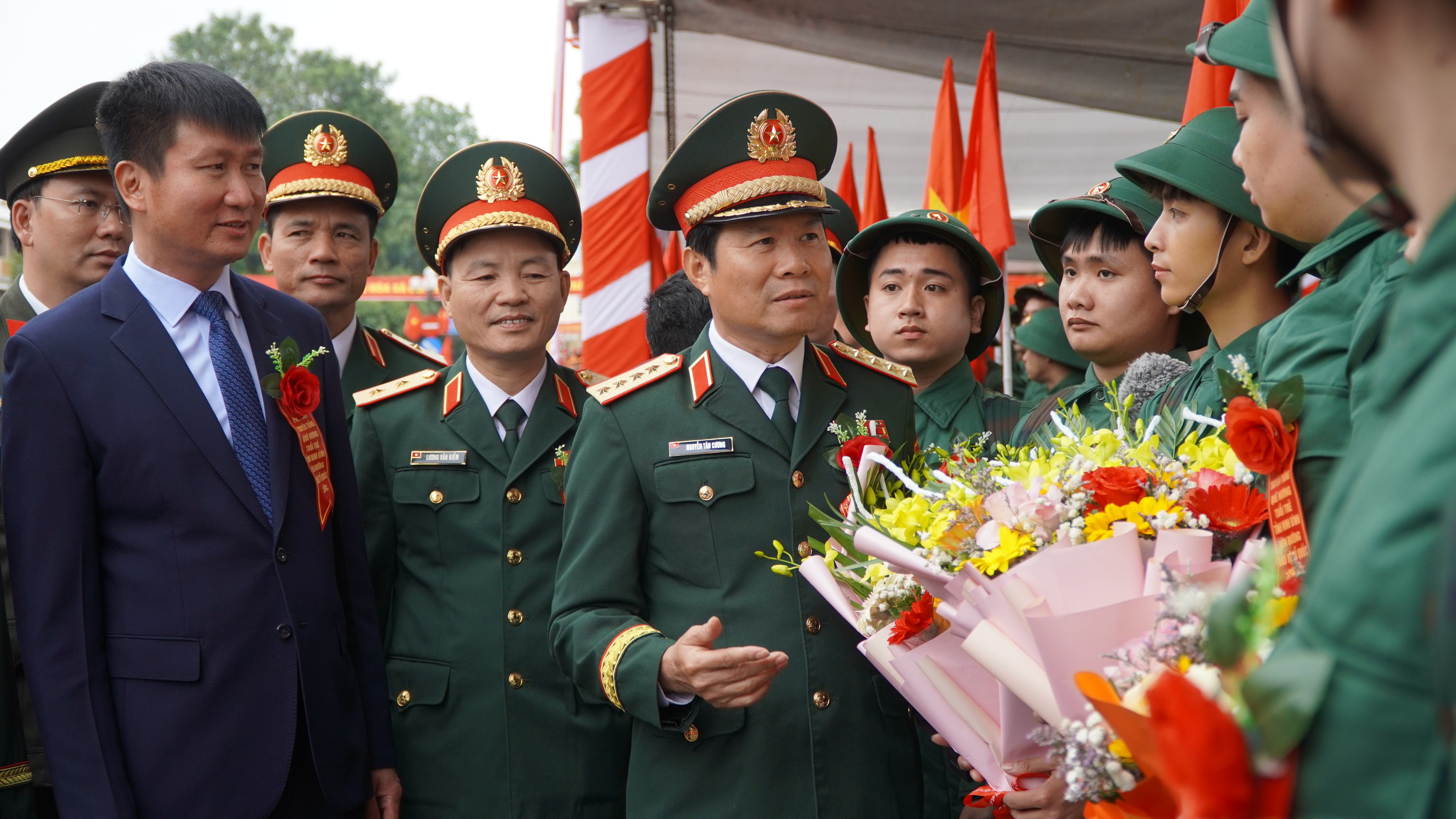 Hơn 6.200 thanh niên Ninh Bình lên đường nhập ngũ