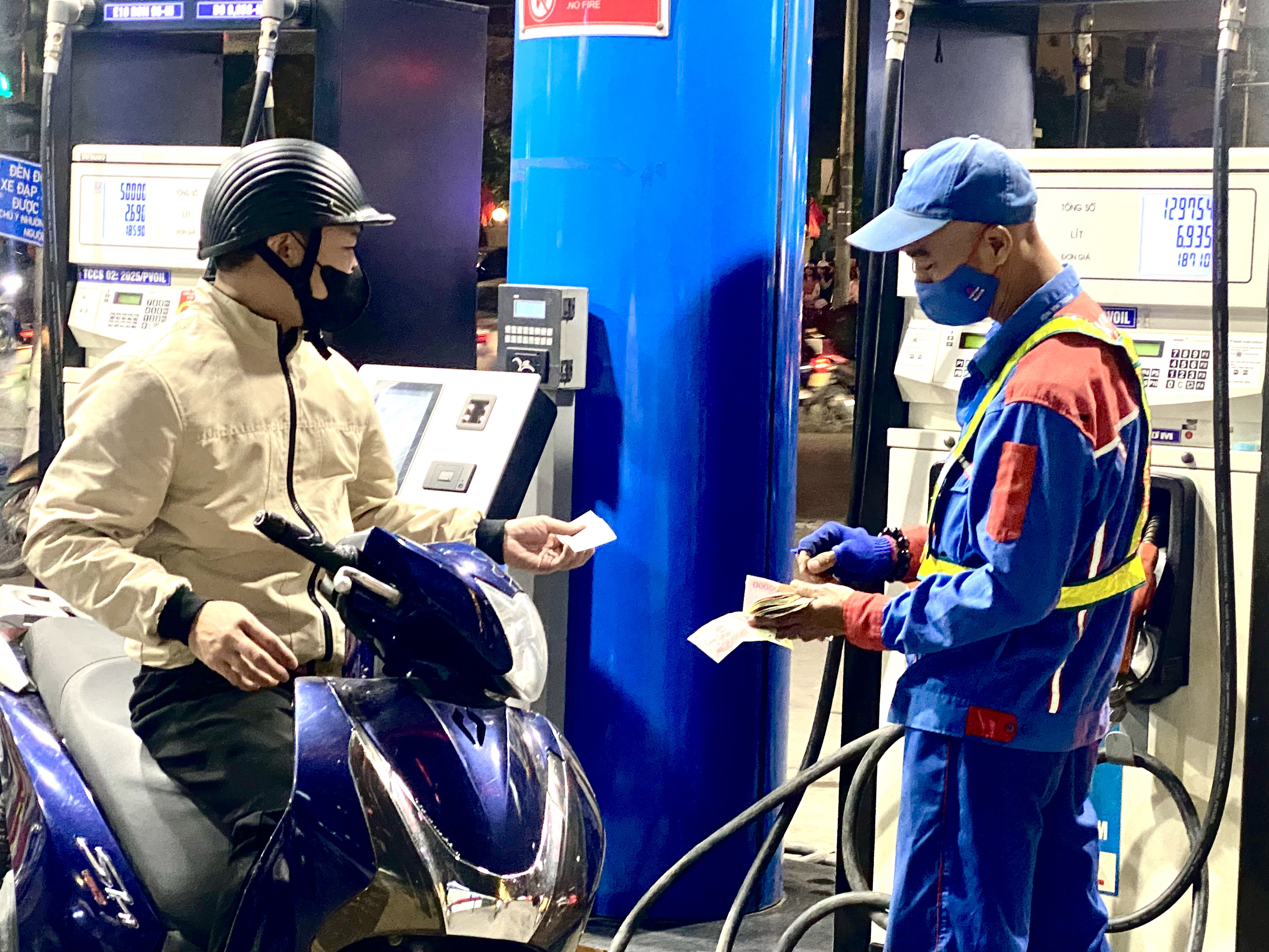 Giá xăng dầu hôm nay 6/3/2026: Tăng rất mạnh do xung đột Trung Đông