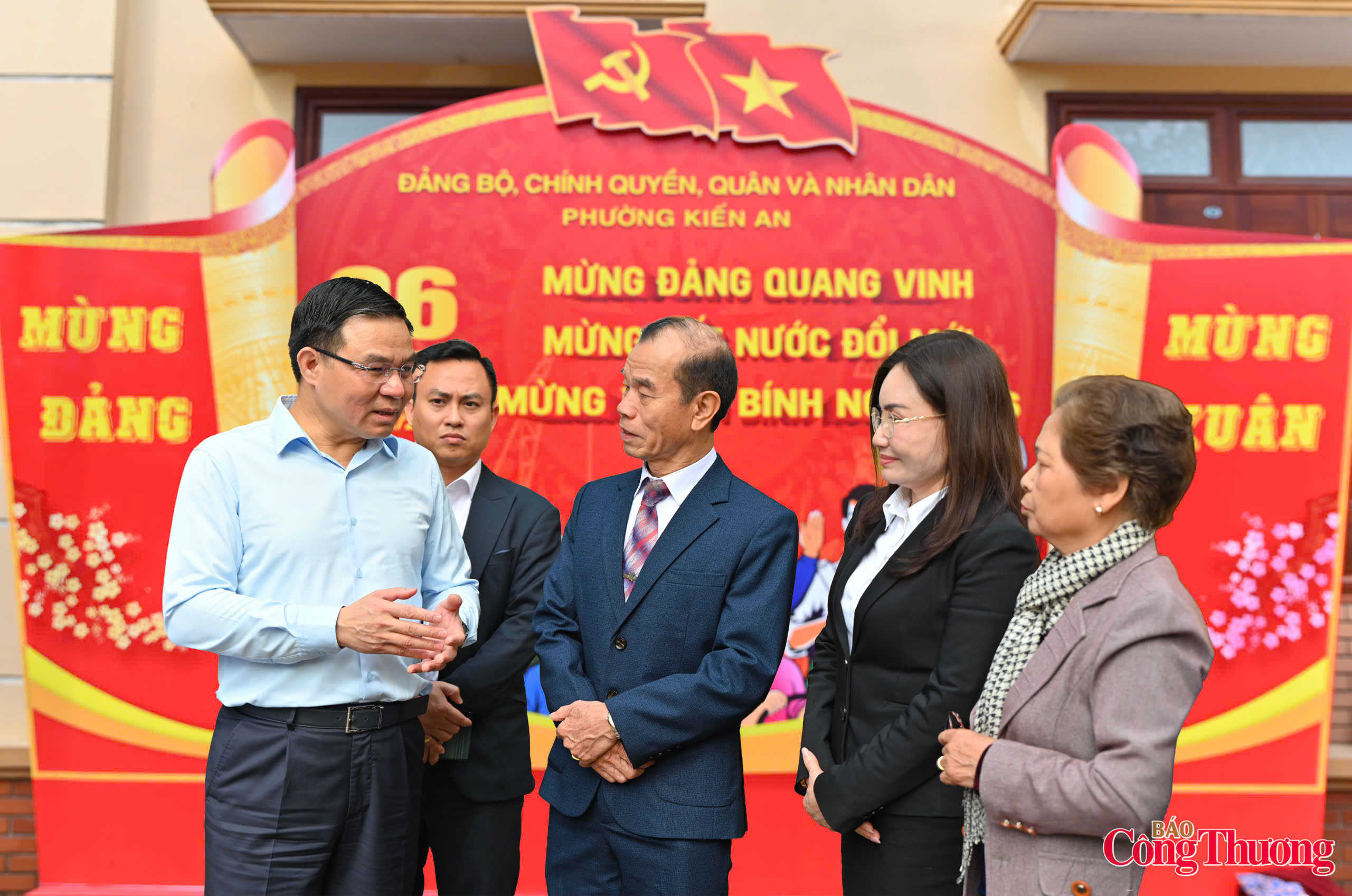 Cử tri Hải Phòng gửi gắm kỳ vọng phát triển công nghiệp, năng lượng và giáo dục