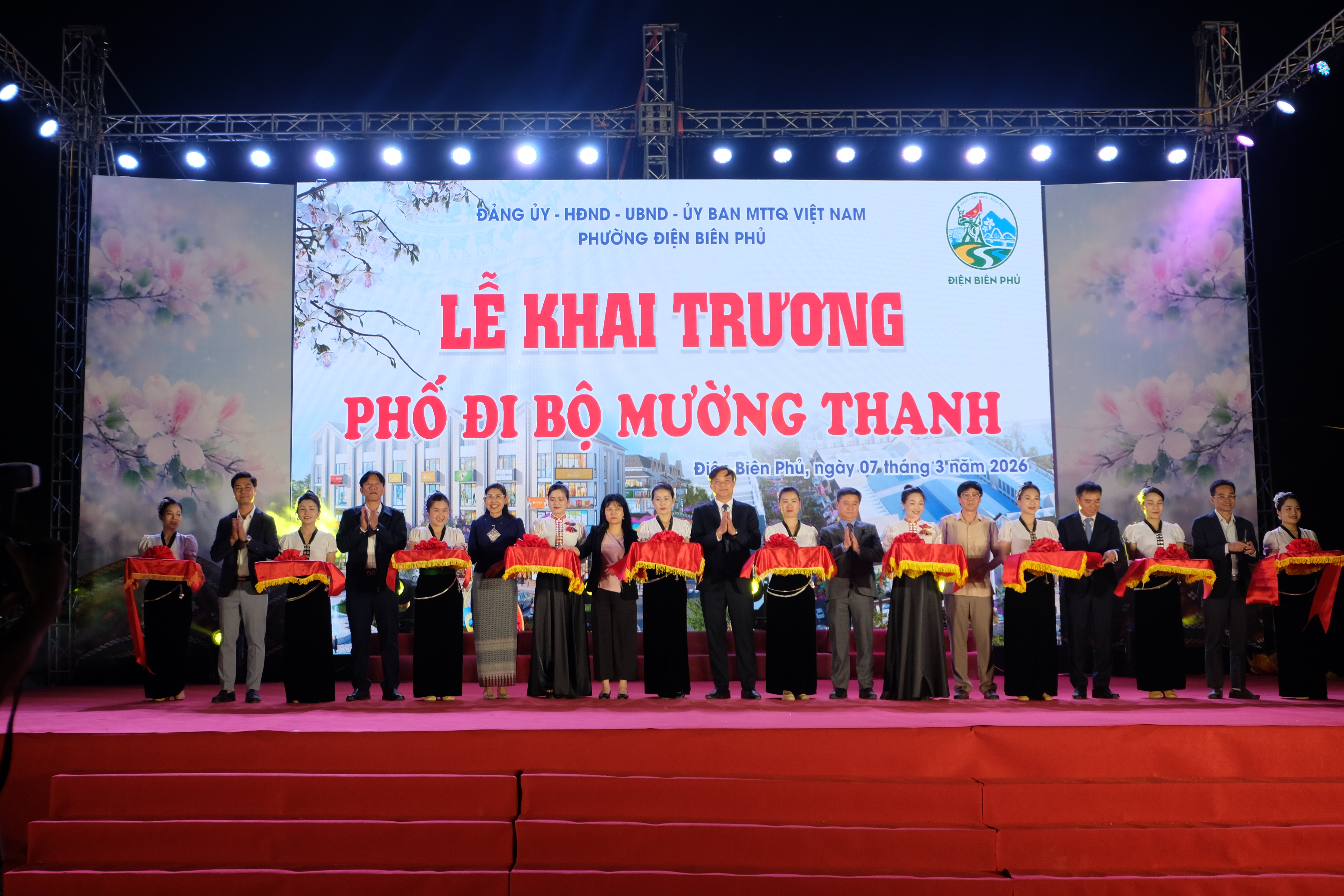 Khai trương phố đi bộ Mường Thanh: Điểm nhấn du lịch mới Điện Biên Phủ