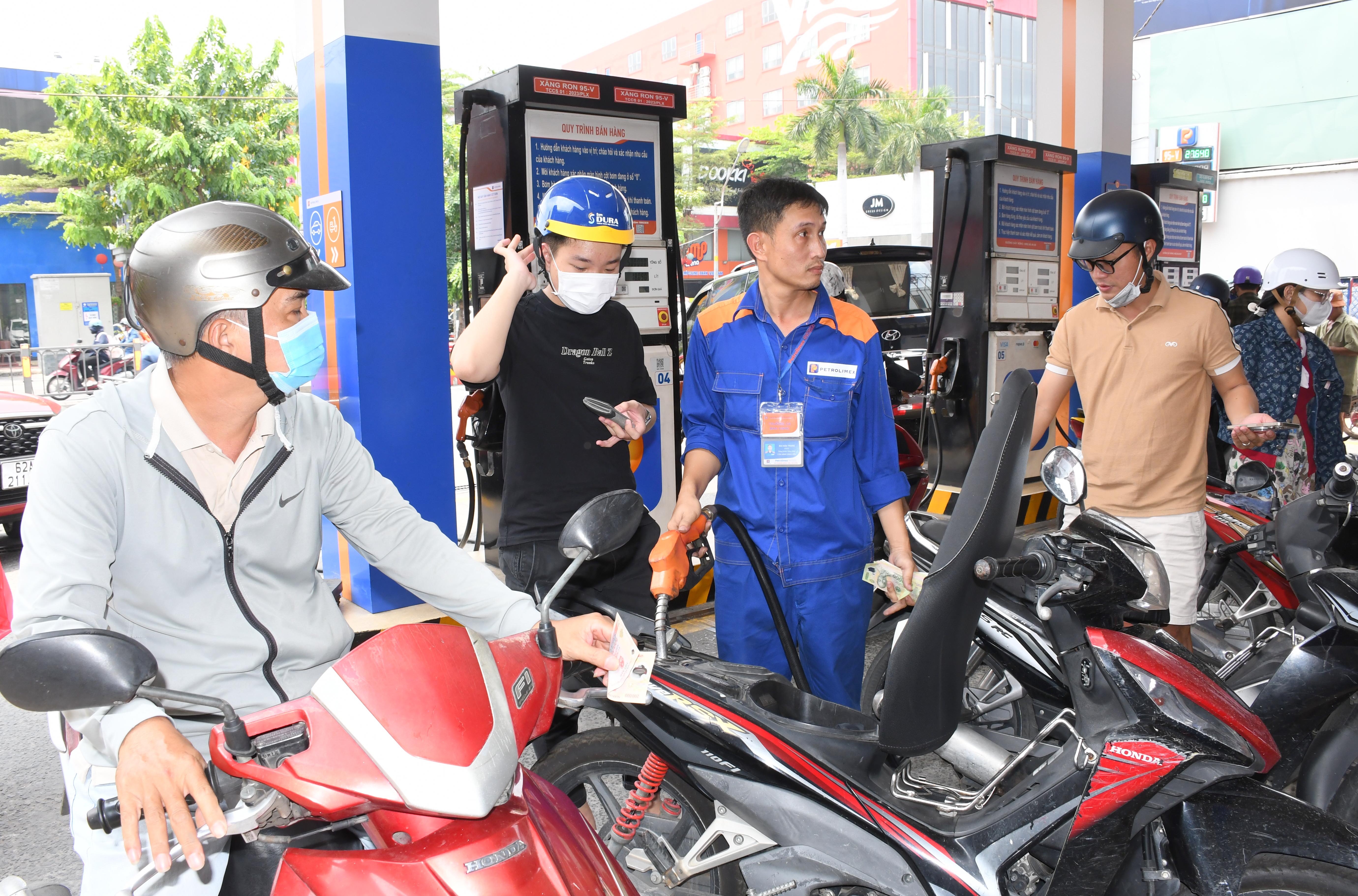 Doanh nghiệp xăng dầu đảm bảo nguồn cung trước biến động thị trường 