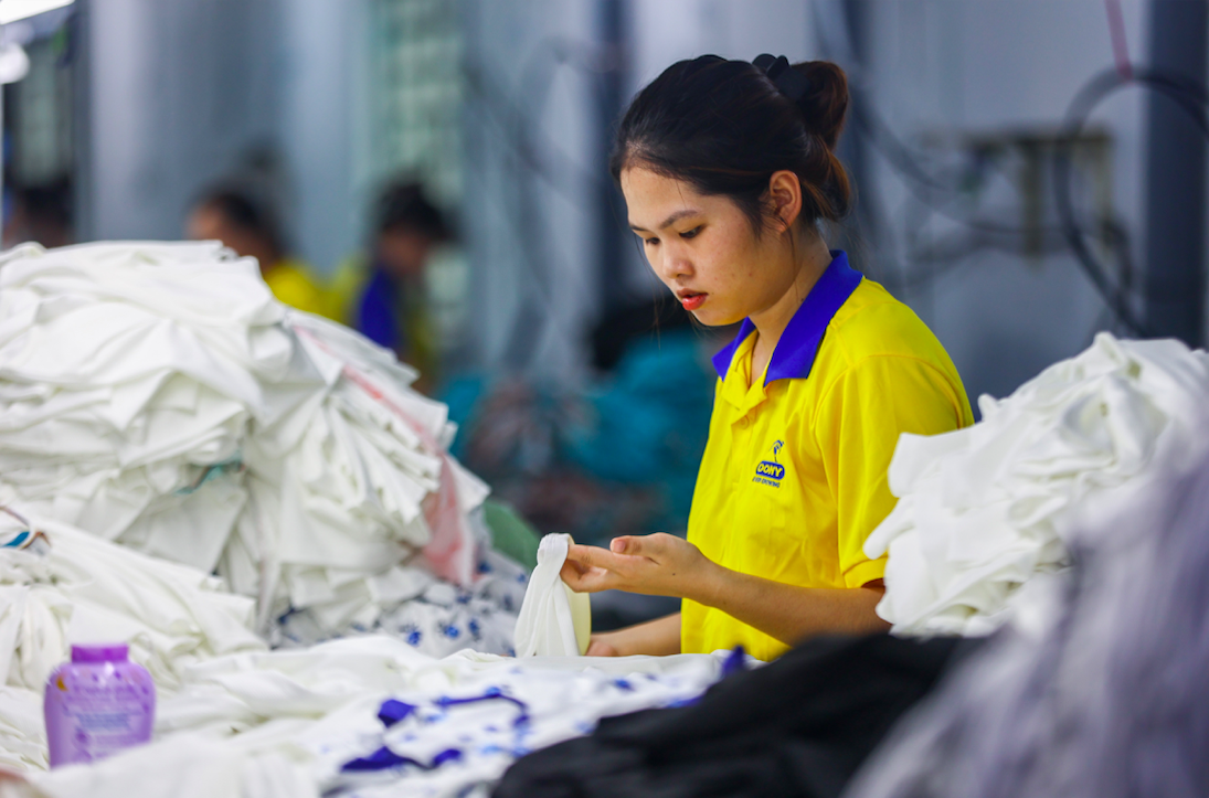 Nhập khẩu 17 tỷ USD vải: Dệt may trăn trở nội địa hoá nguyên phụ liệu
