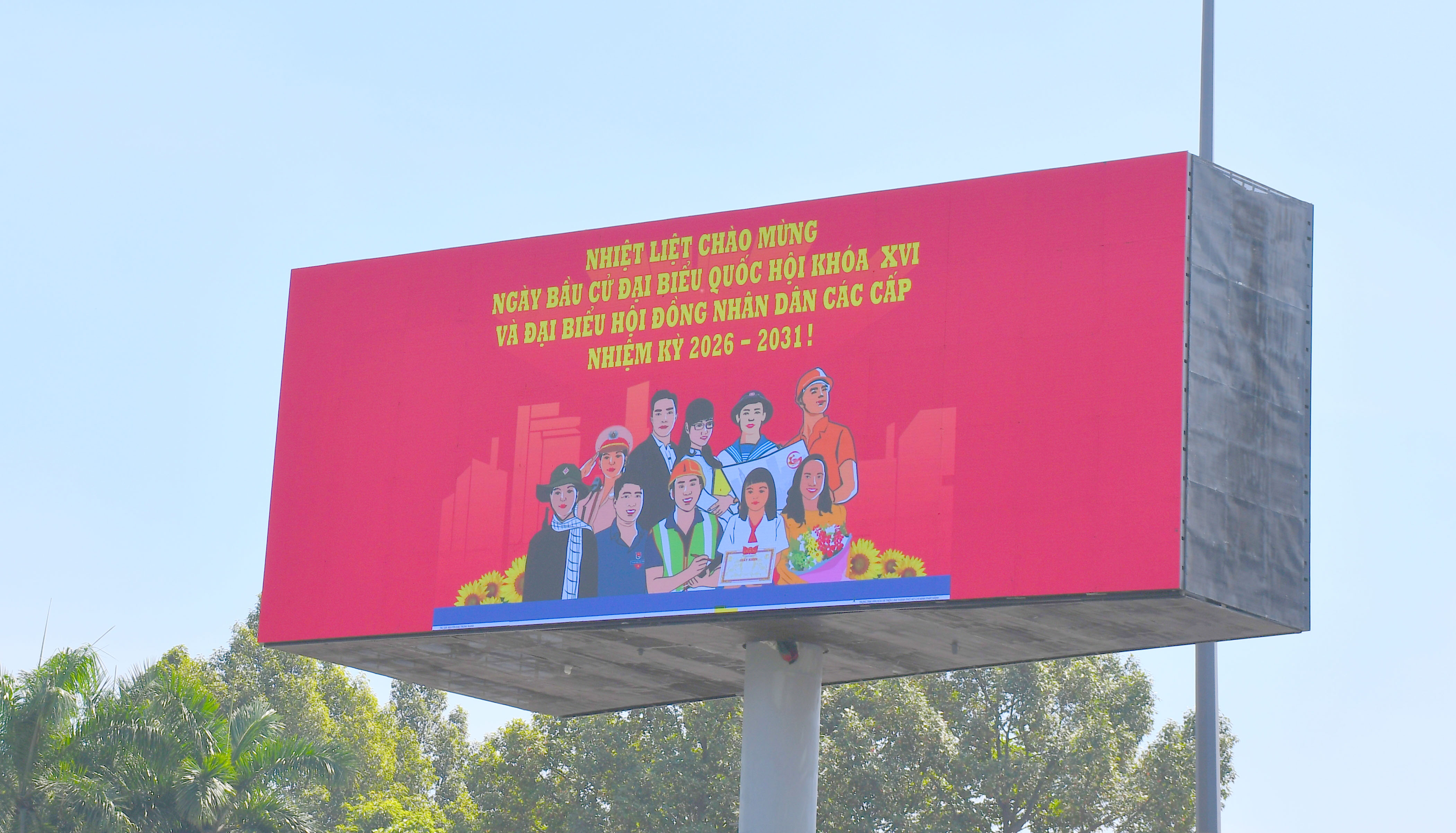 TP. Hồ Chí Minh rực rỡ cờ hoa hướng về ngày hội bầu cử 