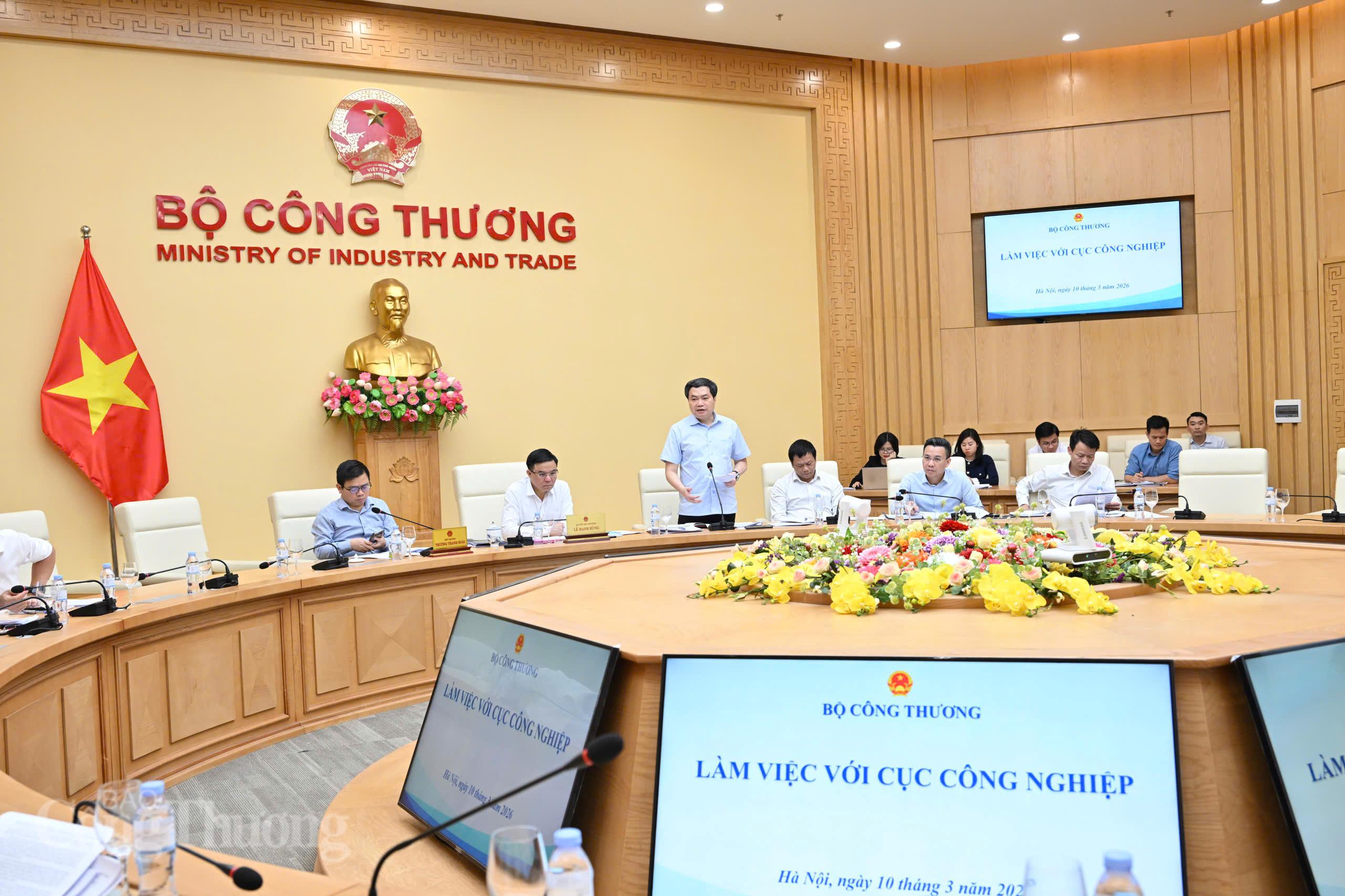 Hoàn thiện chiến lược phát triển công nghiệp, hướng tới mục tiêu tăng trưởng hai con số