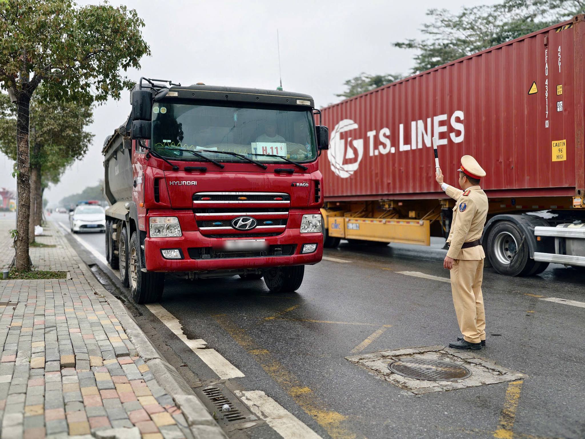 Hà Nội kiểm tra 4 chuyên đề giao thông, xử lý hơn 400 trường hợp vi phạm