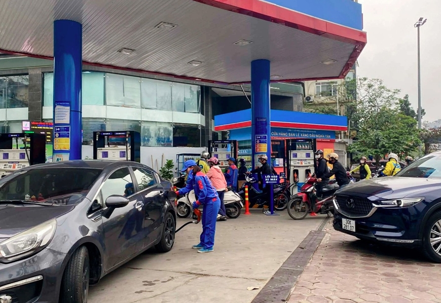 Thủ tướng yêu cầu xử lý nghiêm hành vi đầu cơ, găm hàng xăng dầu