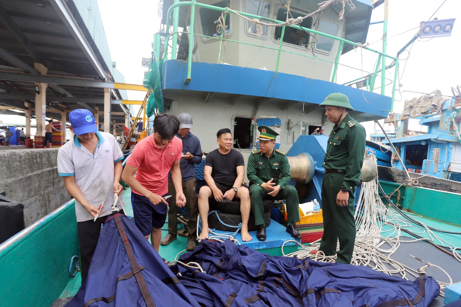 Ngư dân Đà Nẵng gác chuyến ra khơi, hướng về ngày hội bầu cử