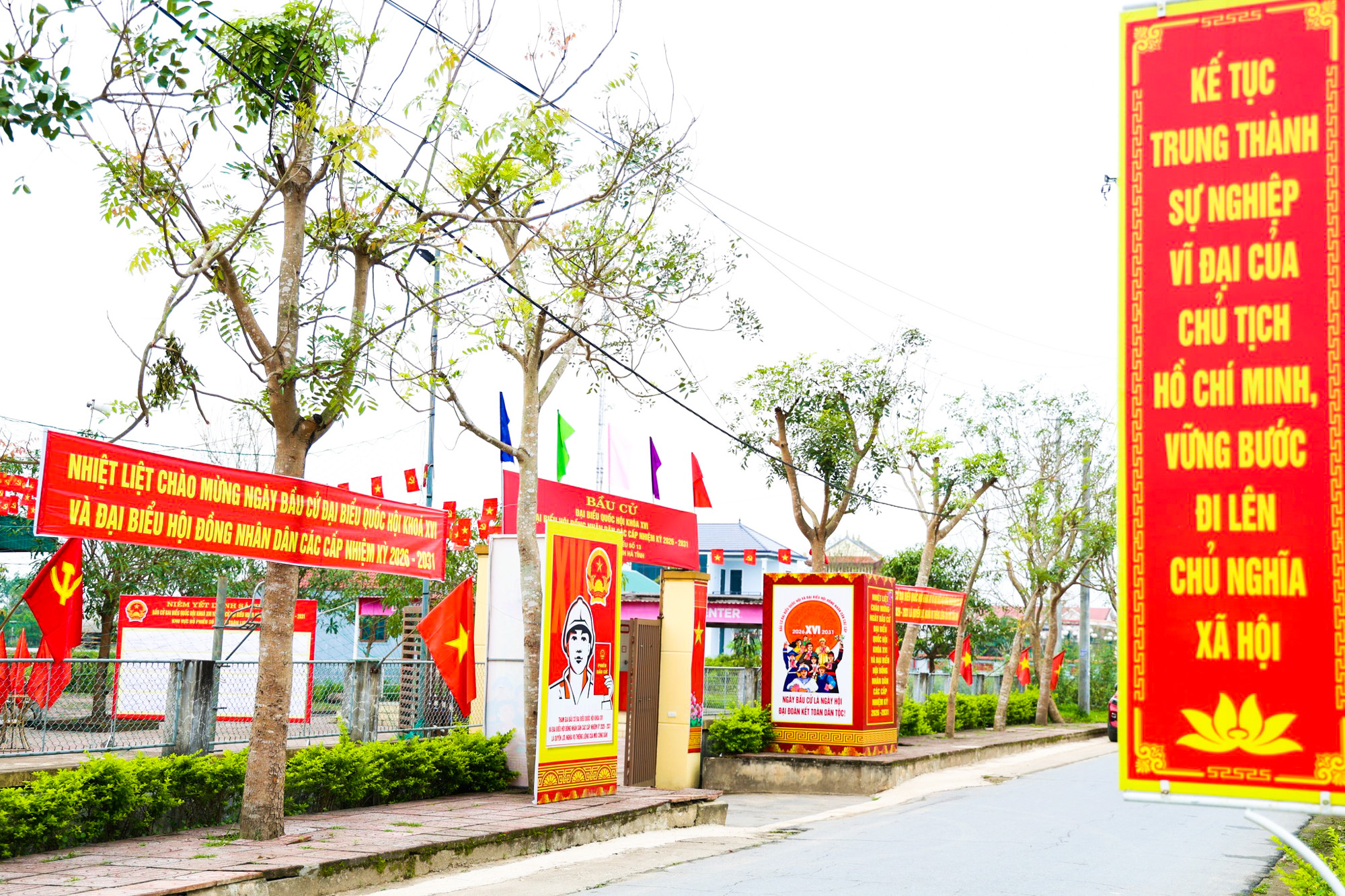 Hà Tĩnh: Rực rỡ sắc đỏ trước ngày hội non sông