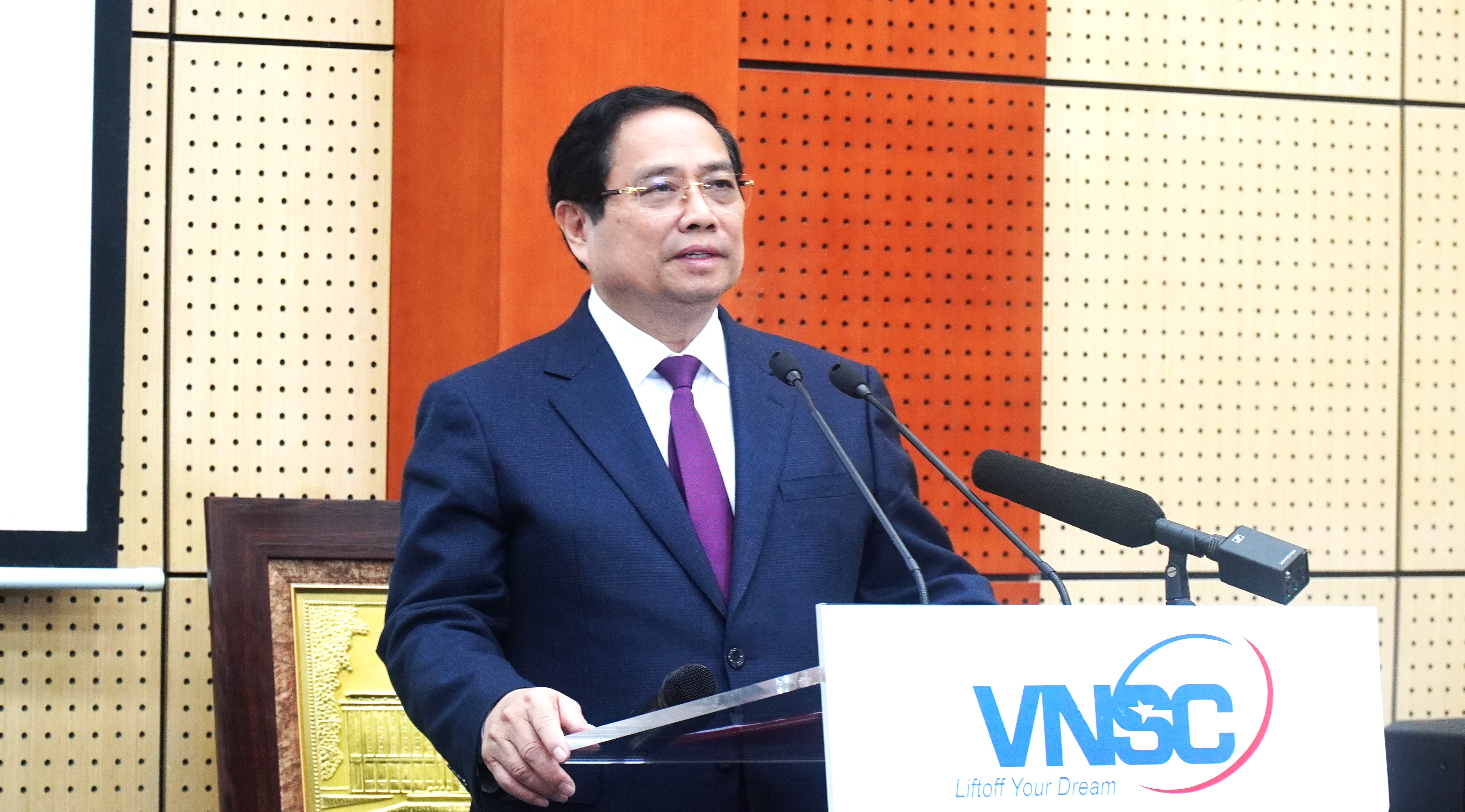 Thủ tướng: Công nghệ vũ trụ là lĩnh vực chiến lược cần được đầu tư