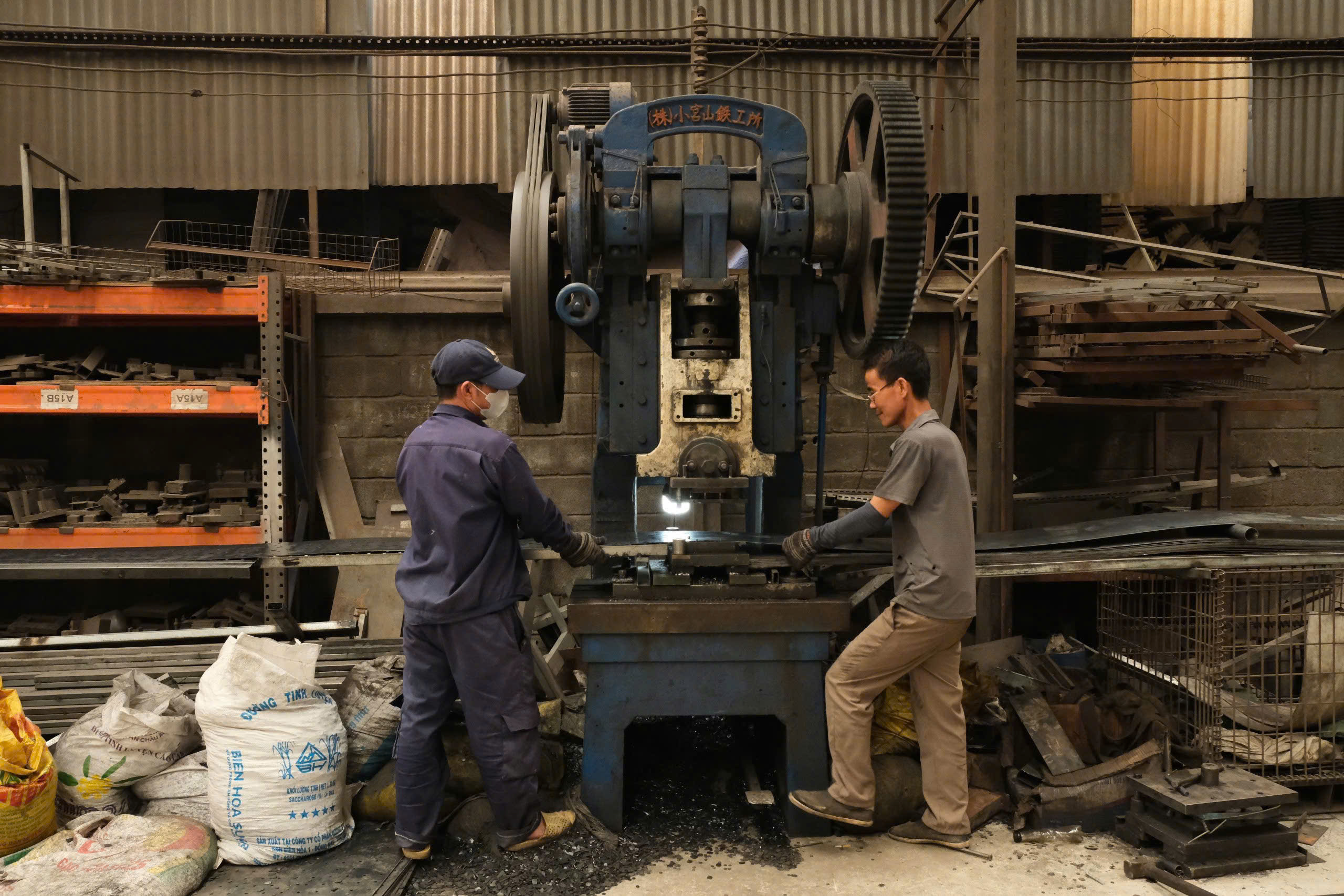 Giá thép biến động, nhiều doanh nghiệp tính lại chi phí