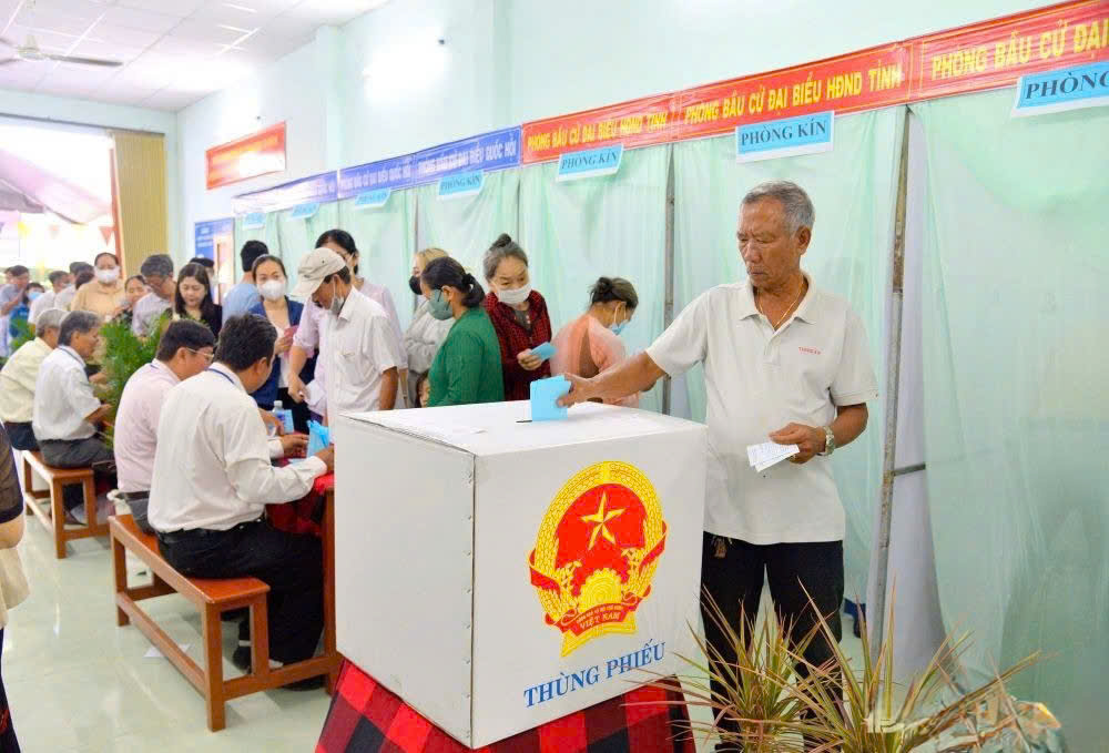 Người dân Đồng Tháp gửi gắm niềm tin và kỳ vọng qua từng lá phiếu