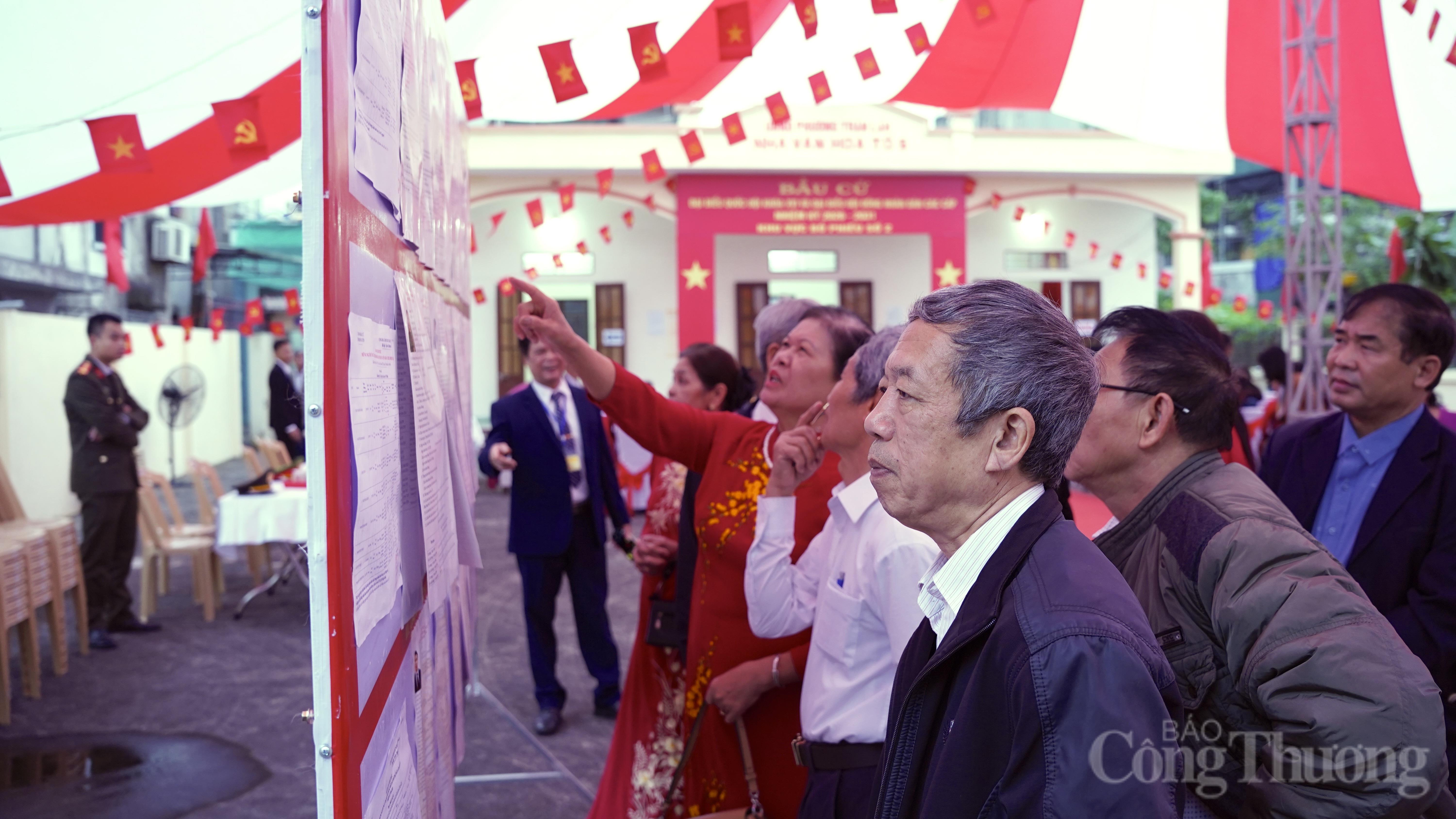 Cử tri Hưng Yên nô nức trong ngày bầu cử