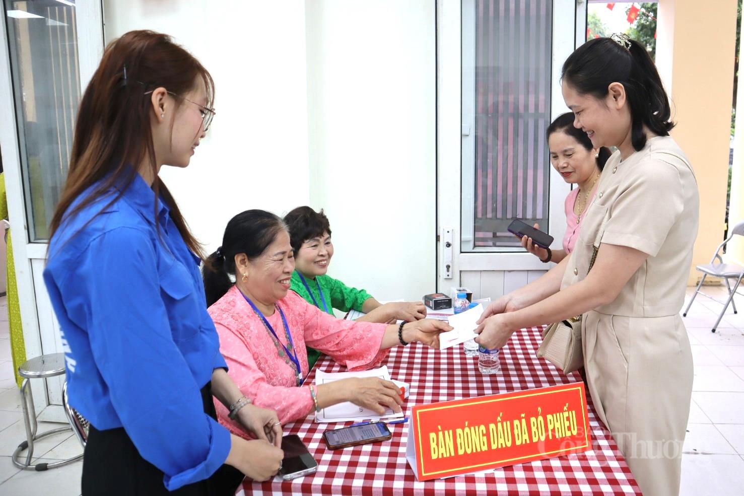 Hơn 100.000 cử tri phường Hà Đông tham gia ngày hội bầu cử