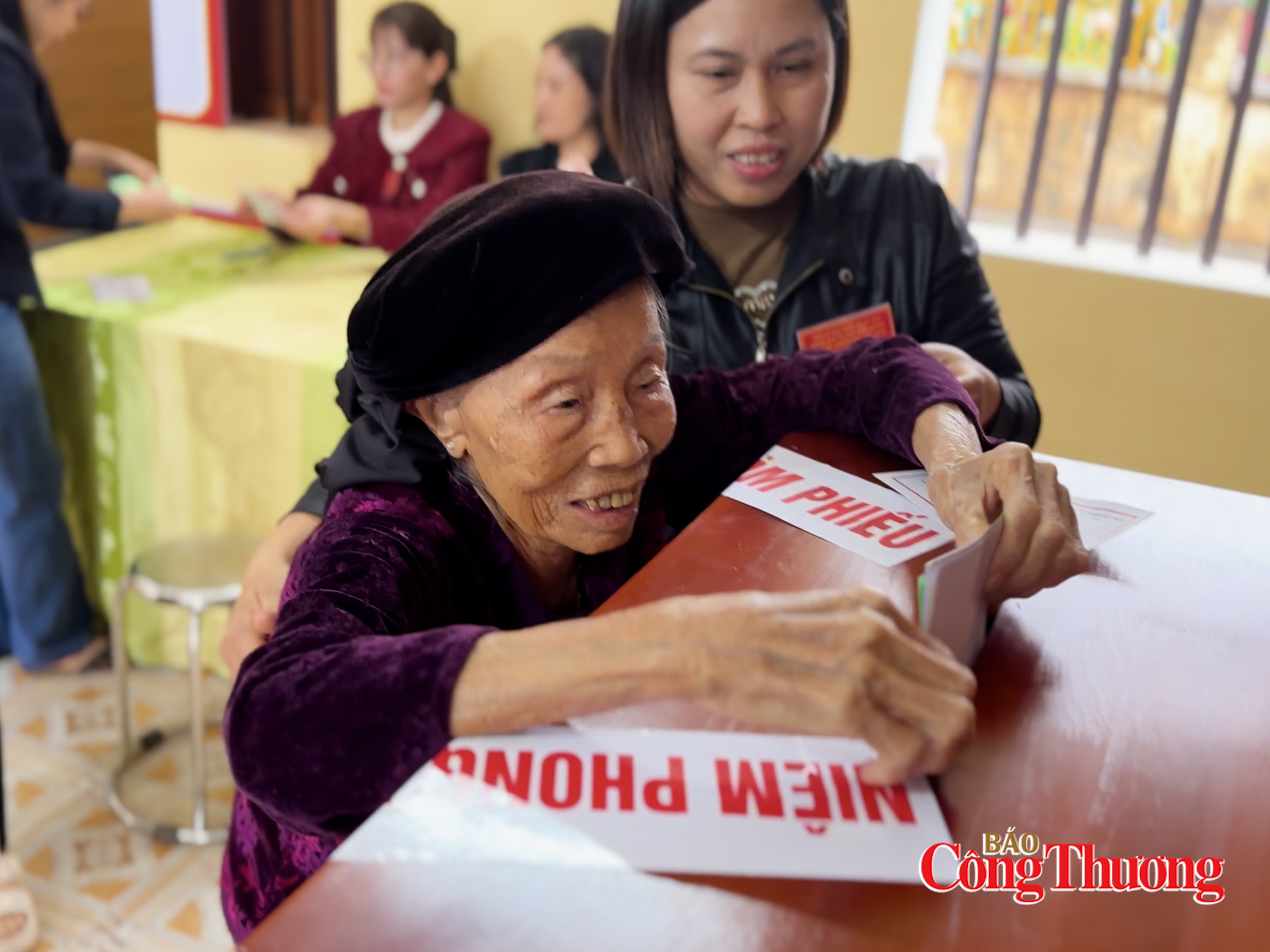 Hưng Yên: Cử tri xã Đồng Bằng phấn khởi đi bỏ phiếu