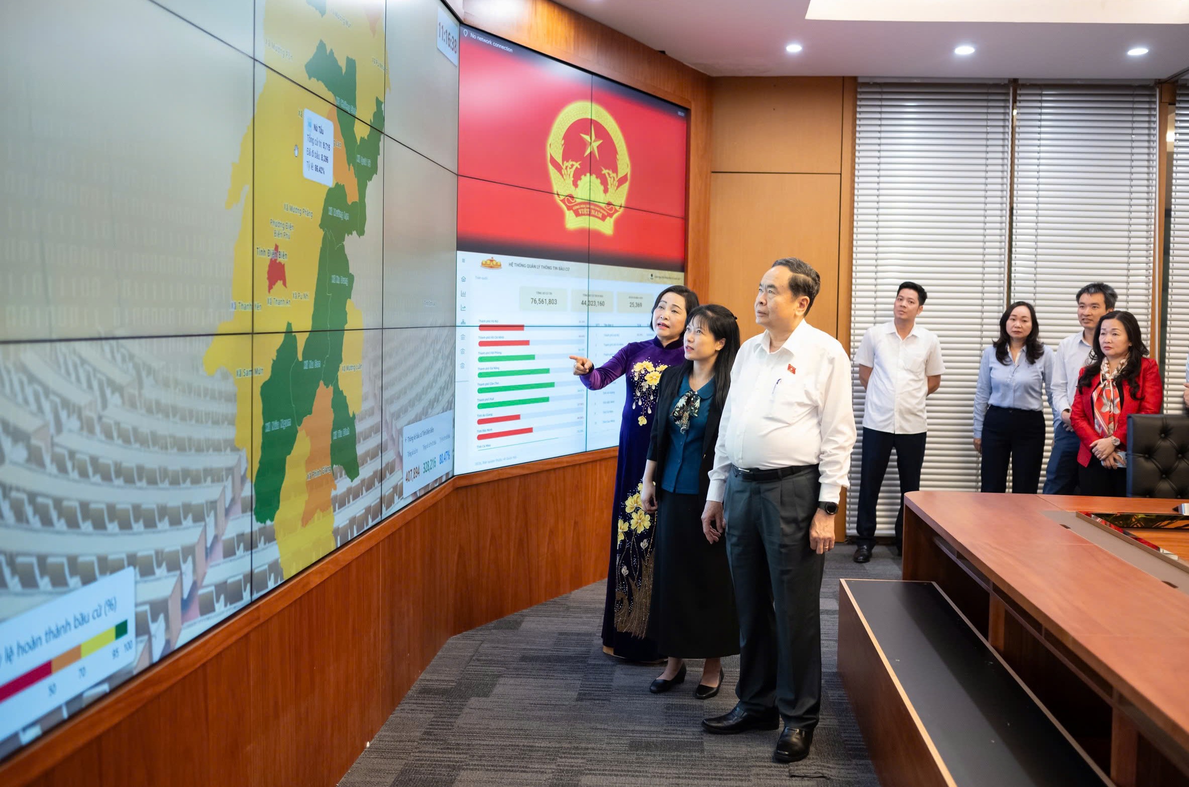 Không khí bầu cử sôi nổi, tiến độ cập nhật dữ liệu nhanh chóng