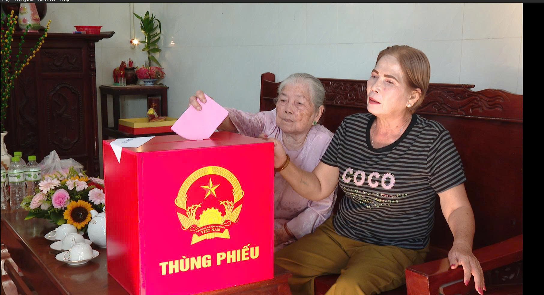 Cử tri phía đông TP. Hồ Chí Minh, đặc khu Côn Đảo phấn khởi đi bầu cử