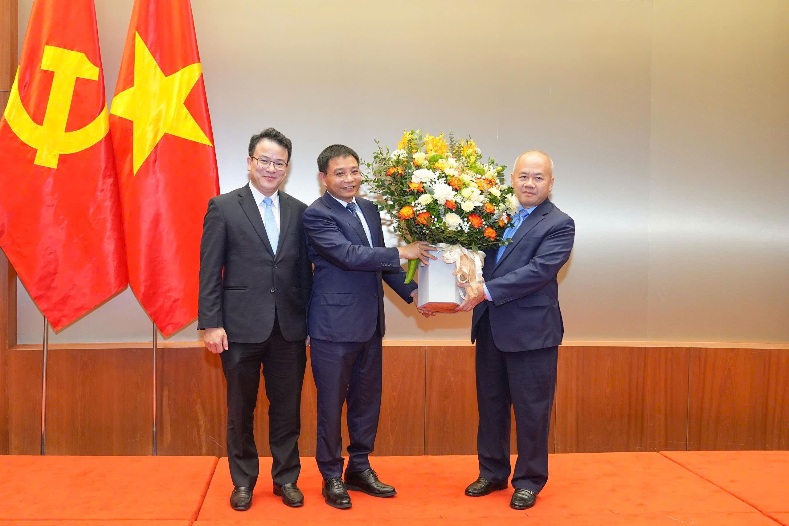 Thứ trưởng Bộ Tài chính giữ chức Phó Bí thư Thành ủy Hải Phòng