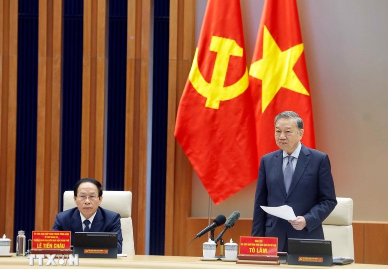 Tổng Bí thư: Xây dựng Hải Phòng thành trung tâm công nghiệp, cảng biển hiện đại