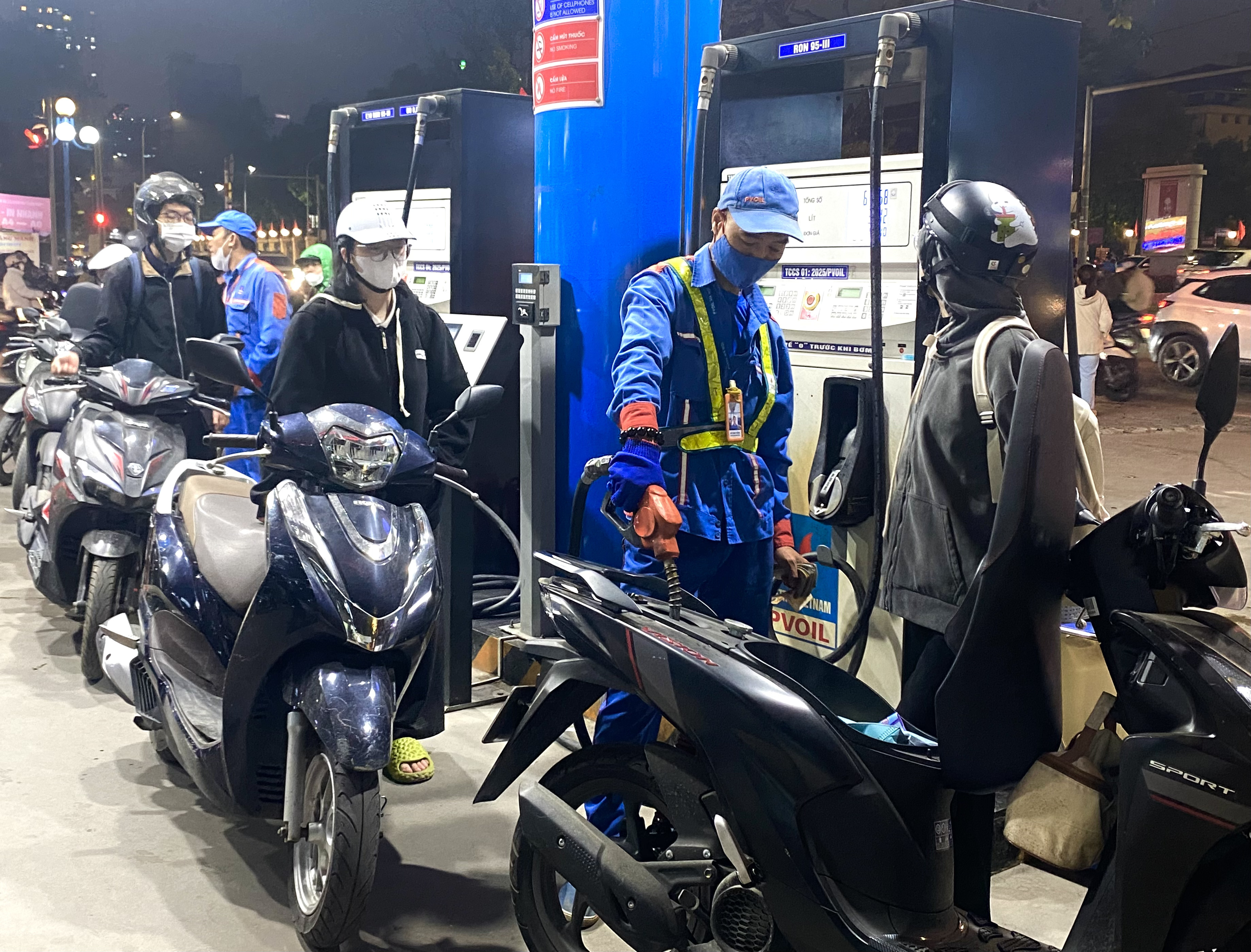 Giá xăng dầu hôm nay 18/3/2026: Dầu thô bật tăng giữa căng thẳng Trung Đông