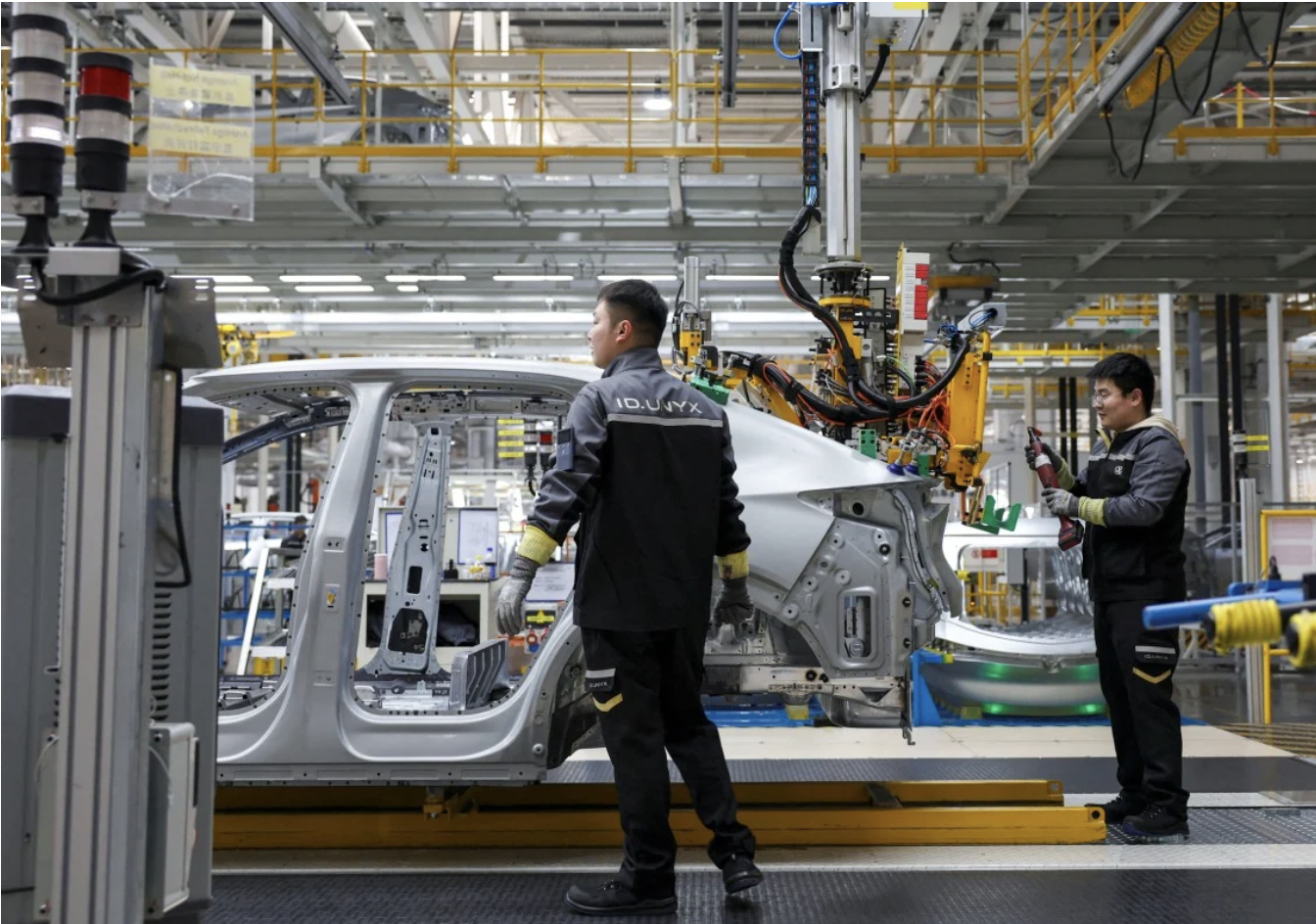 Giá dầu thế giới tăng mạnh thúc đẩy 'làn sóng' xe điện trên toàn cầu