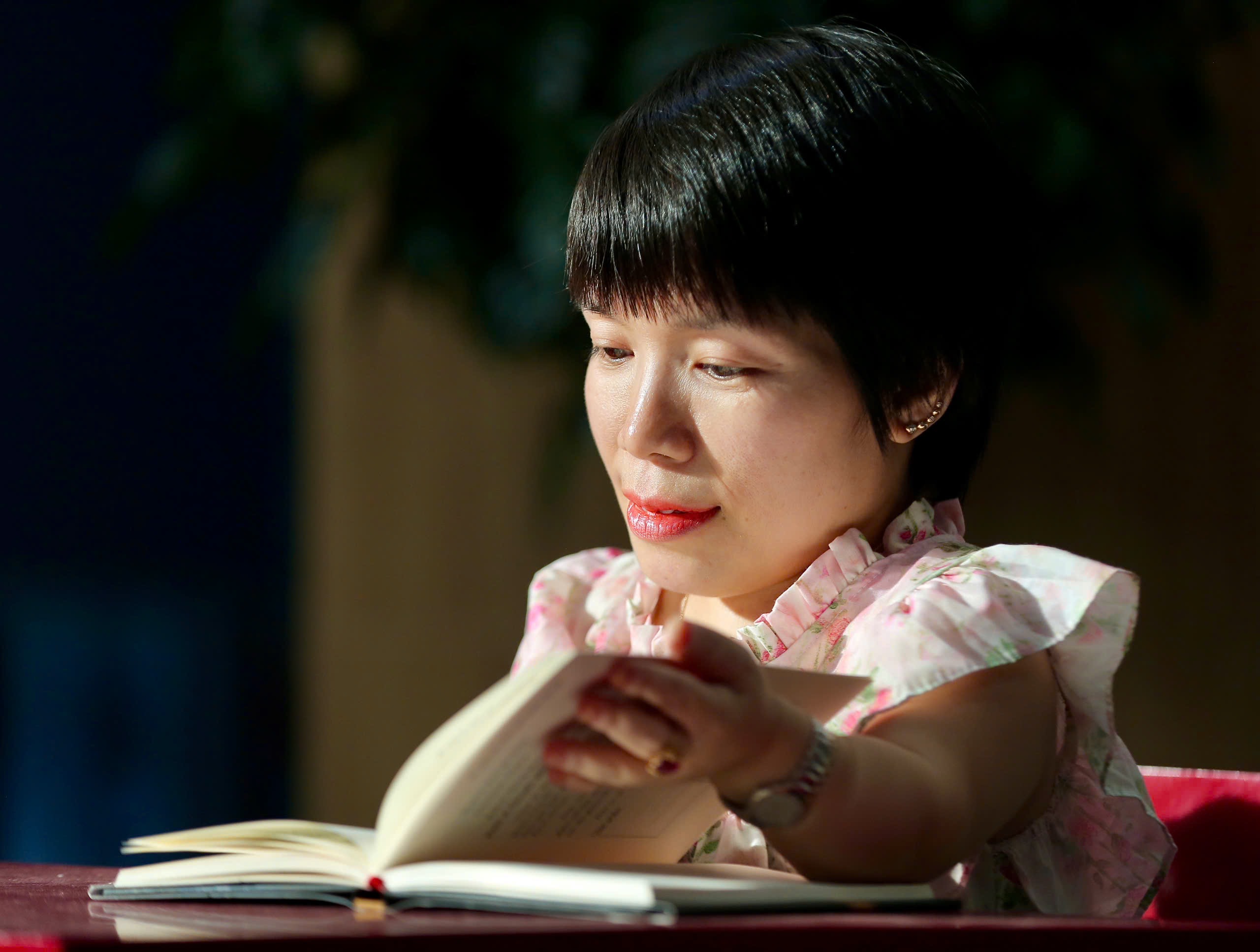 Nữ giám đốc tí hon vượt qua số phận, giúp đỡ nhiều người yếu thế