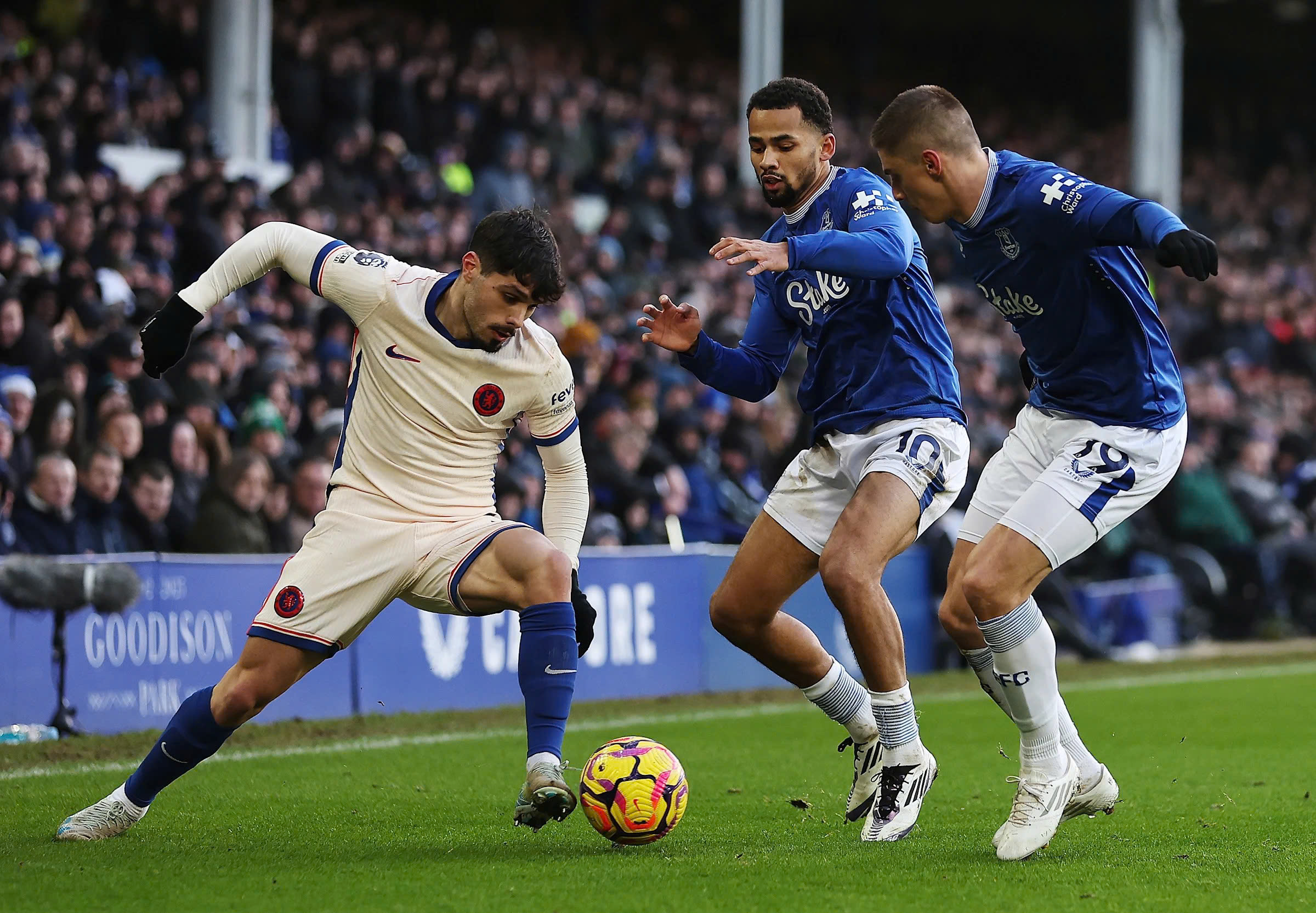 Lịch thi đấu bóng đá hôm nay 21/03: Lợi thế sân nhà có giúp Everton vượt qua Chelsea?