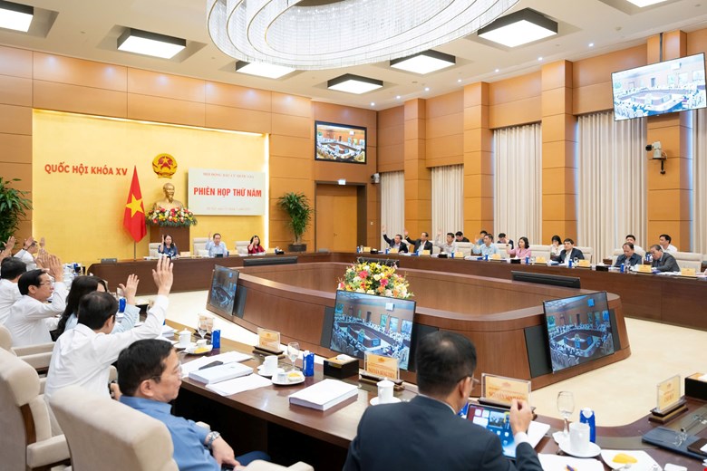 Thông qua Nghị quyết công bố kết quả bầu cử Đại biểu Quốc hội khóa XVI