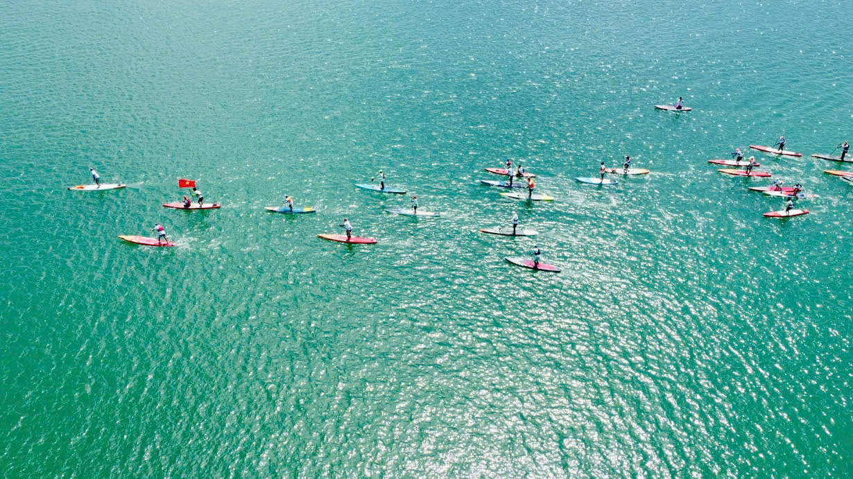 Giải đua SUP 'kích sóng' du lịch biển Quy Nhơn Năm Du lịch quốc gia