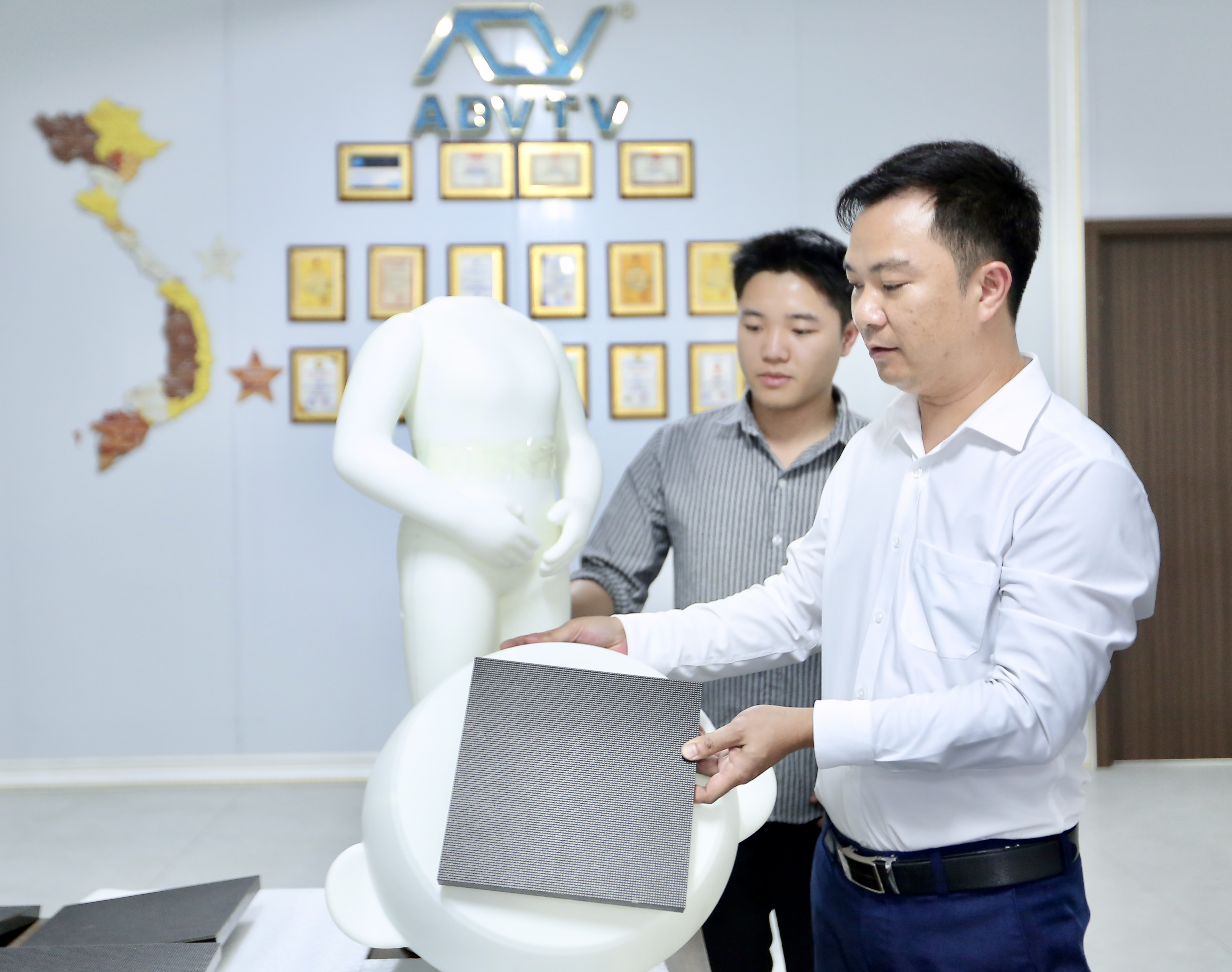 Người trẻ xứ Thanh và giấc mơ robot AI ‘nói tiếng đồng bào’