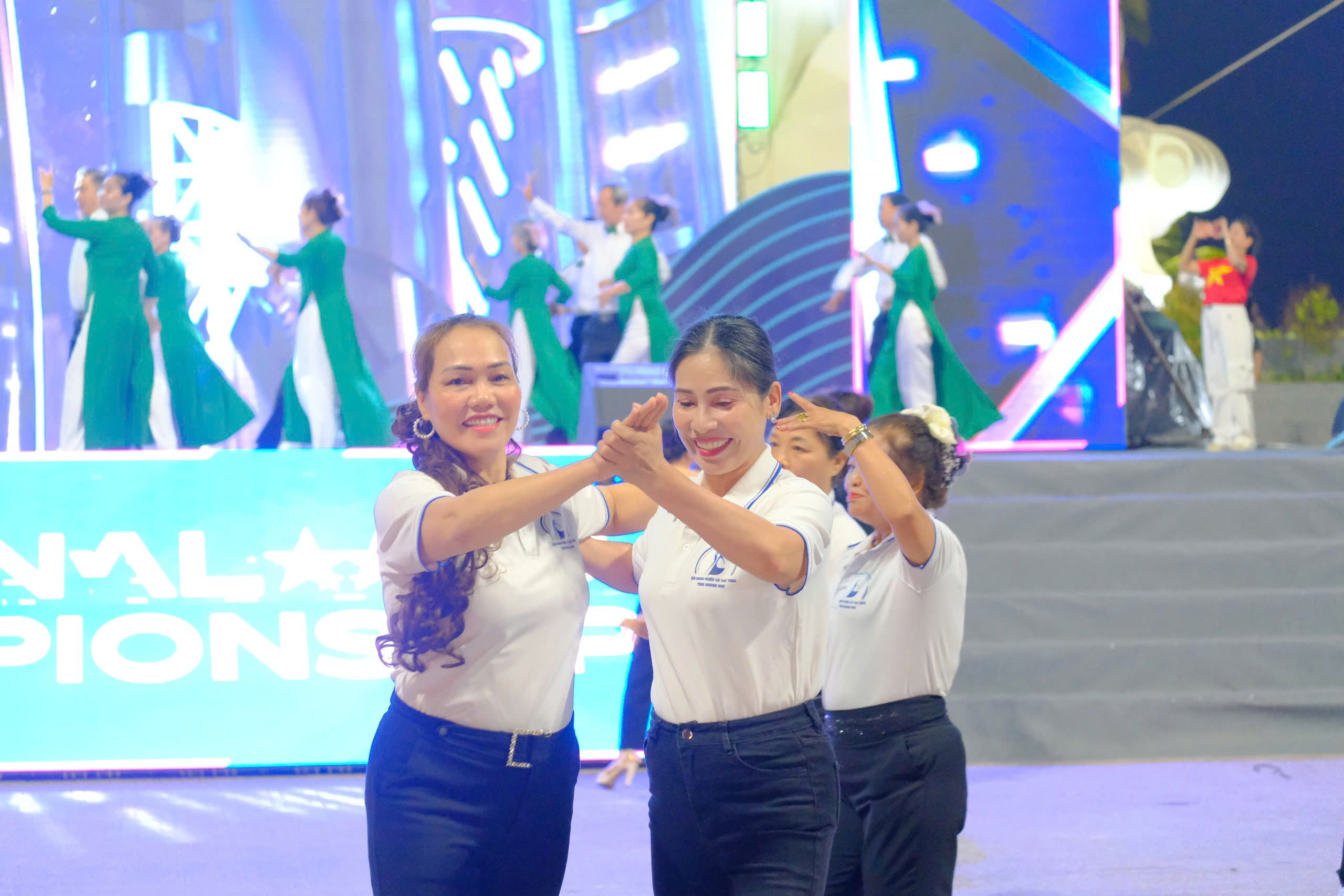 Ấn tượng những khoảnh khắc 'Khiêu vũ xanh' vì người tiêu dùng