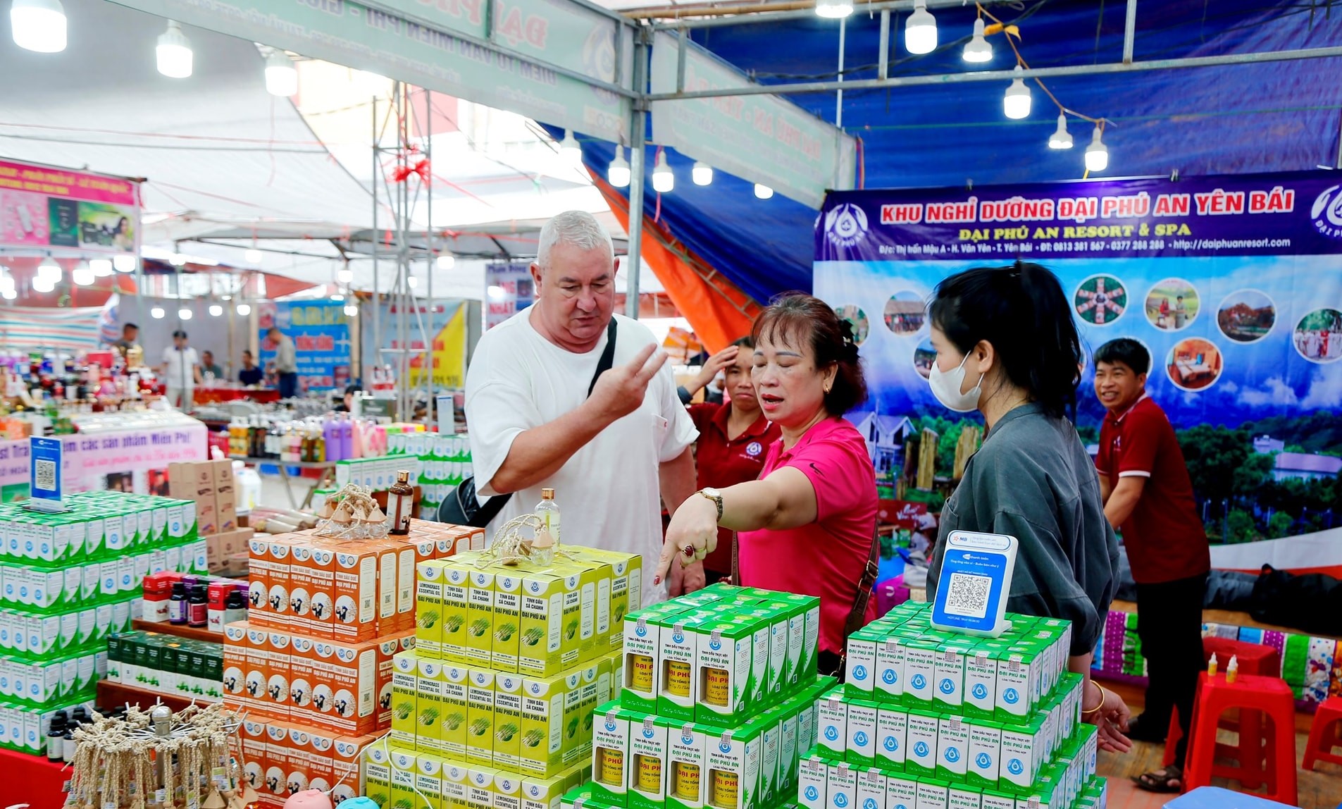 Hải Phòng: Sôi động hội chợ thương mại, du lịch, thủy sản Cát Bà 2026