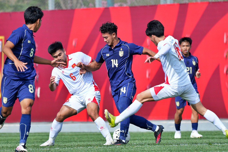 Bàn thua chớp nhoáng, U23 Việt Nam gục ngã trước U23 Thái Lan