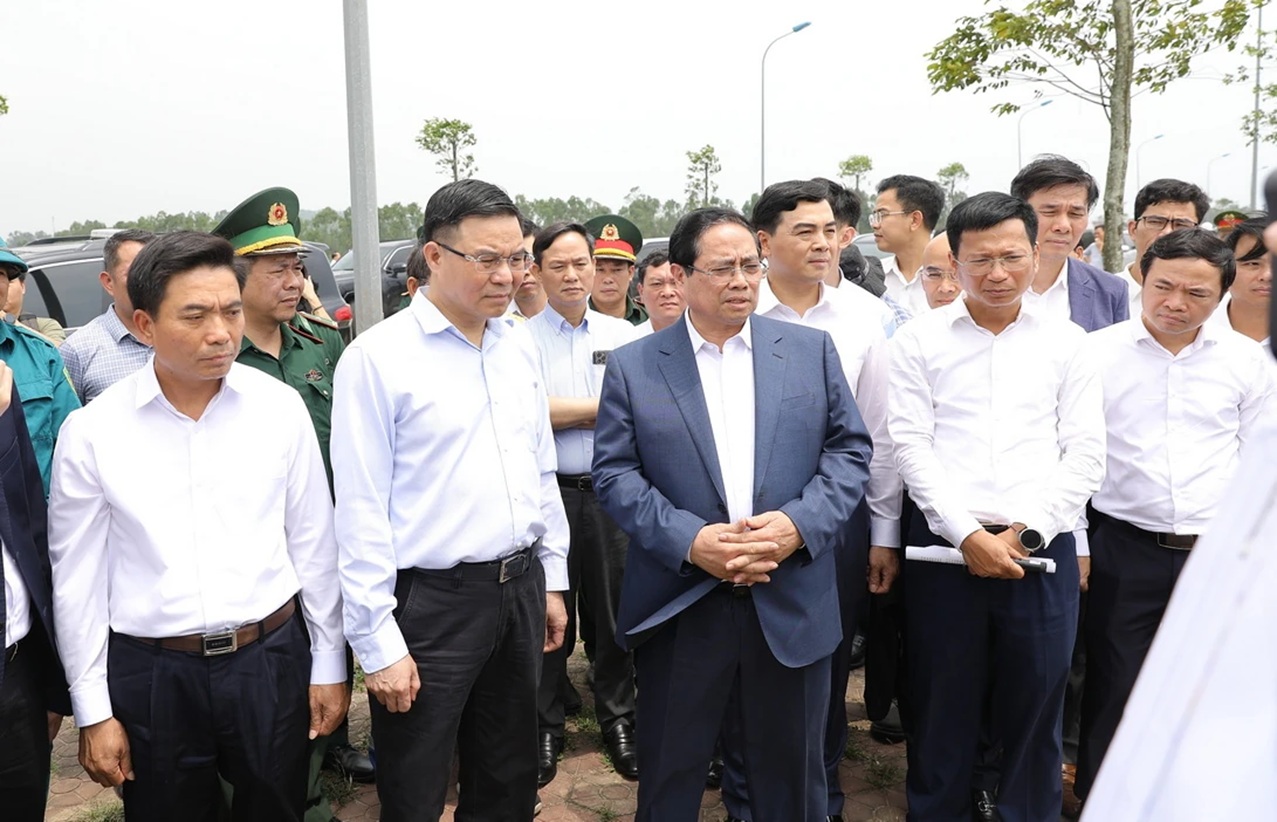 Thủ tướng Phạm Minh Chính khảo sát kho dự trữ dầu tại Thanh Hóa, chỉ đạo bảo đảm an ninh năng lượng quốc gia