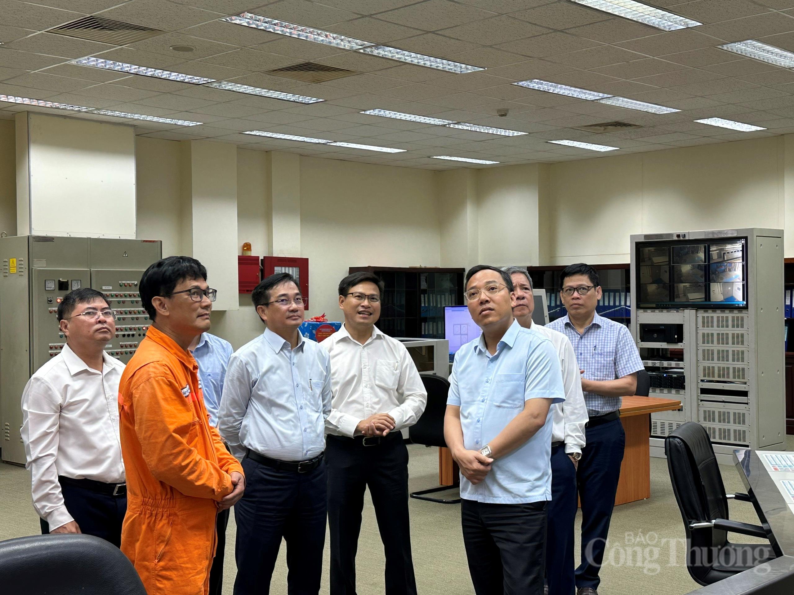Chùm ảnh: Thứ trưởng Nguyễn Hoàng Long kiểm tra các dự án năng lượng