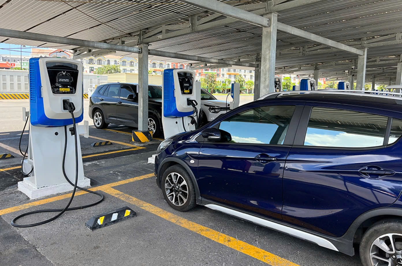 Thủ tướng yêu cầu hoàn thiện quy chuẩn hạ tầng sạc xe điện tại chung cư