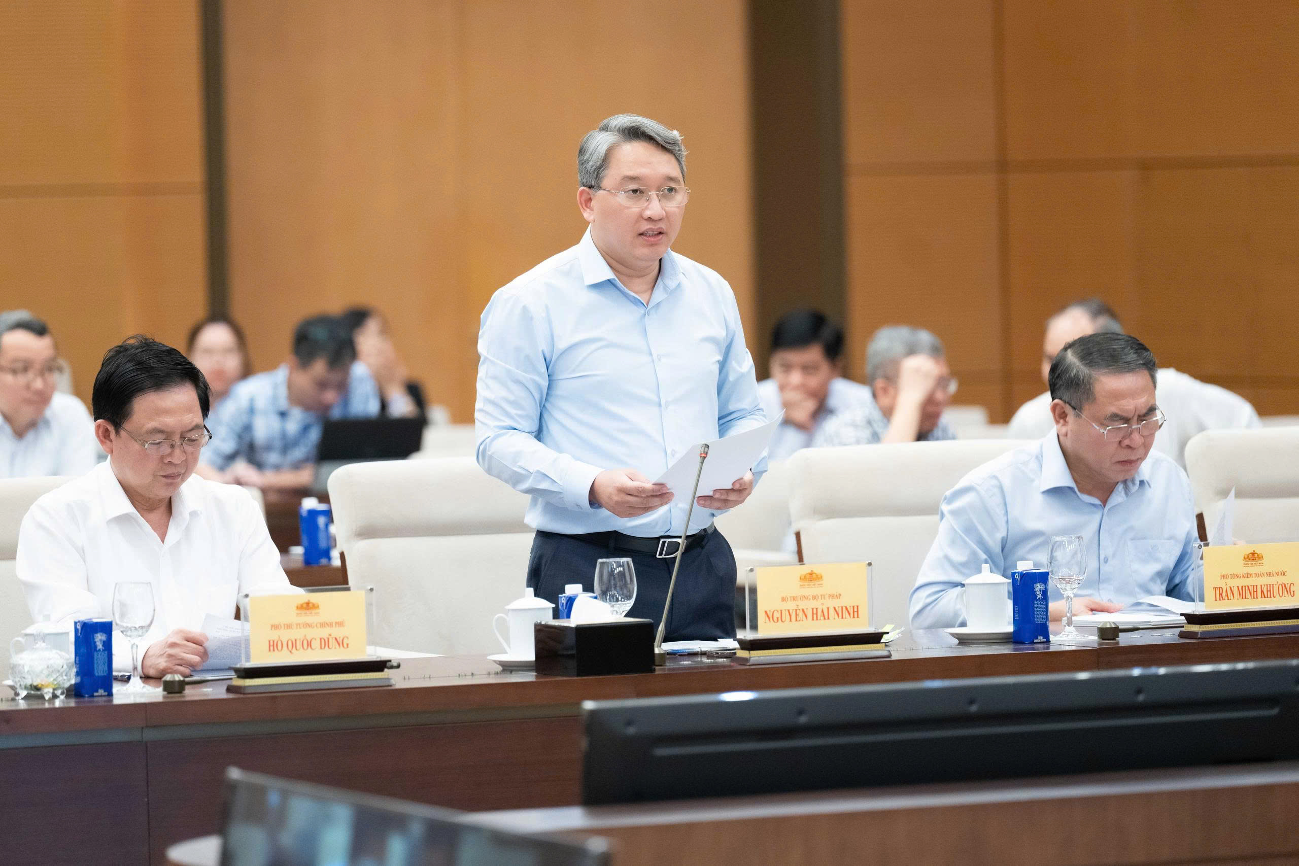 Hoàn thiện hệ thống pháp luật tạo động lực mạnh mẽ cho tăng trưởng kinh tế