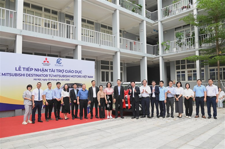 Mitsubishi Motors Việt Nam trao tặng ô tô cho Trường Đại học Điện lực