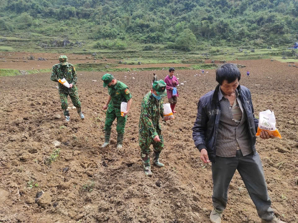 Bảo đảm an ninh quốc phòng gắn với phát triển kinh tế - xã hội vùng biên